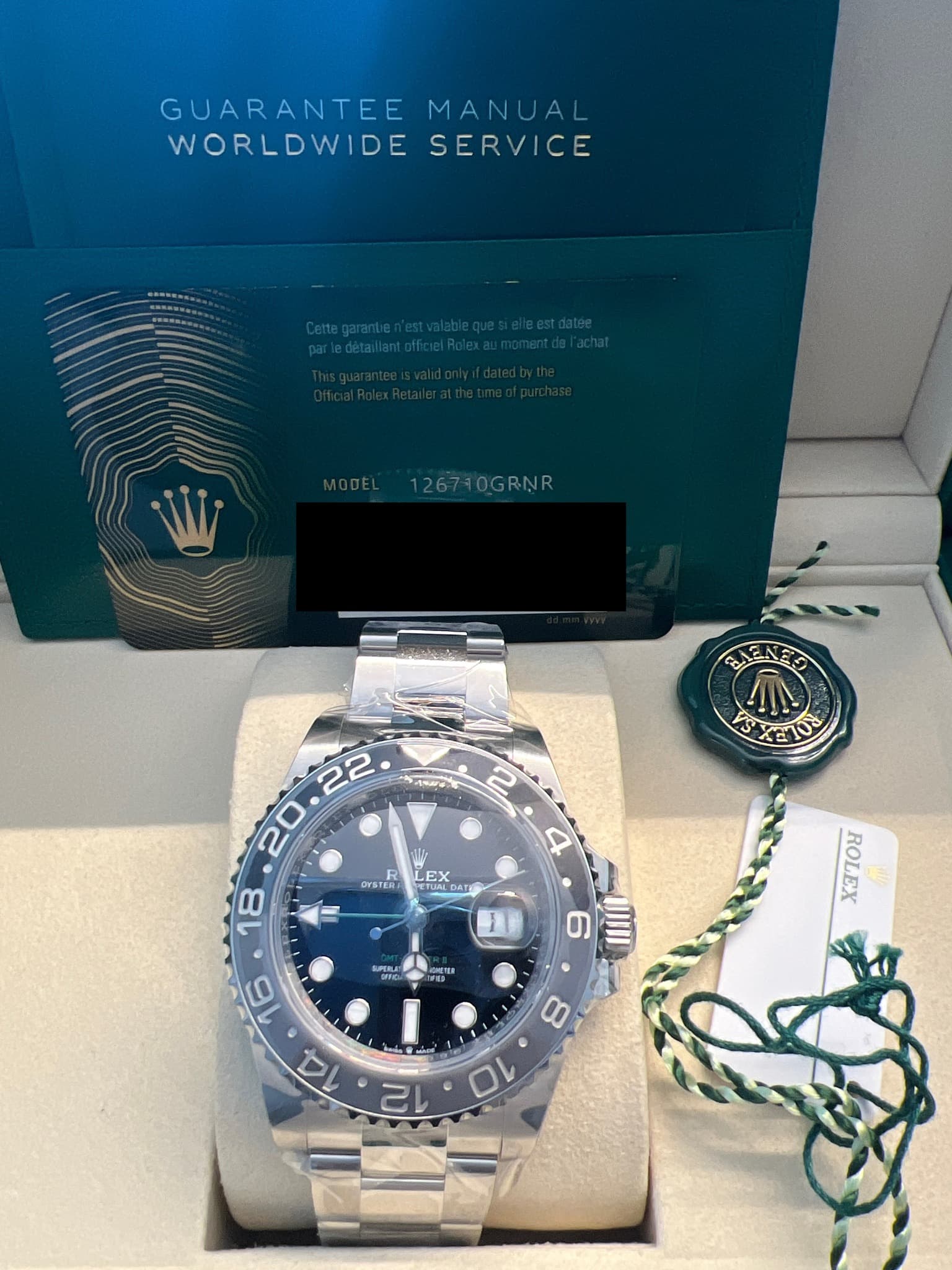 May be an image of wrist watch and text that says 'GUARANTEE MANUAL WORLDWIDESERVICE WORLDWIDE SERVICE 126740GRNR 1267 ਦय ENEO RAENERT 9 И รินลาธน ابی OratER 4 LEX TUELDATE DAT…