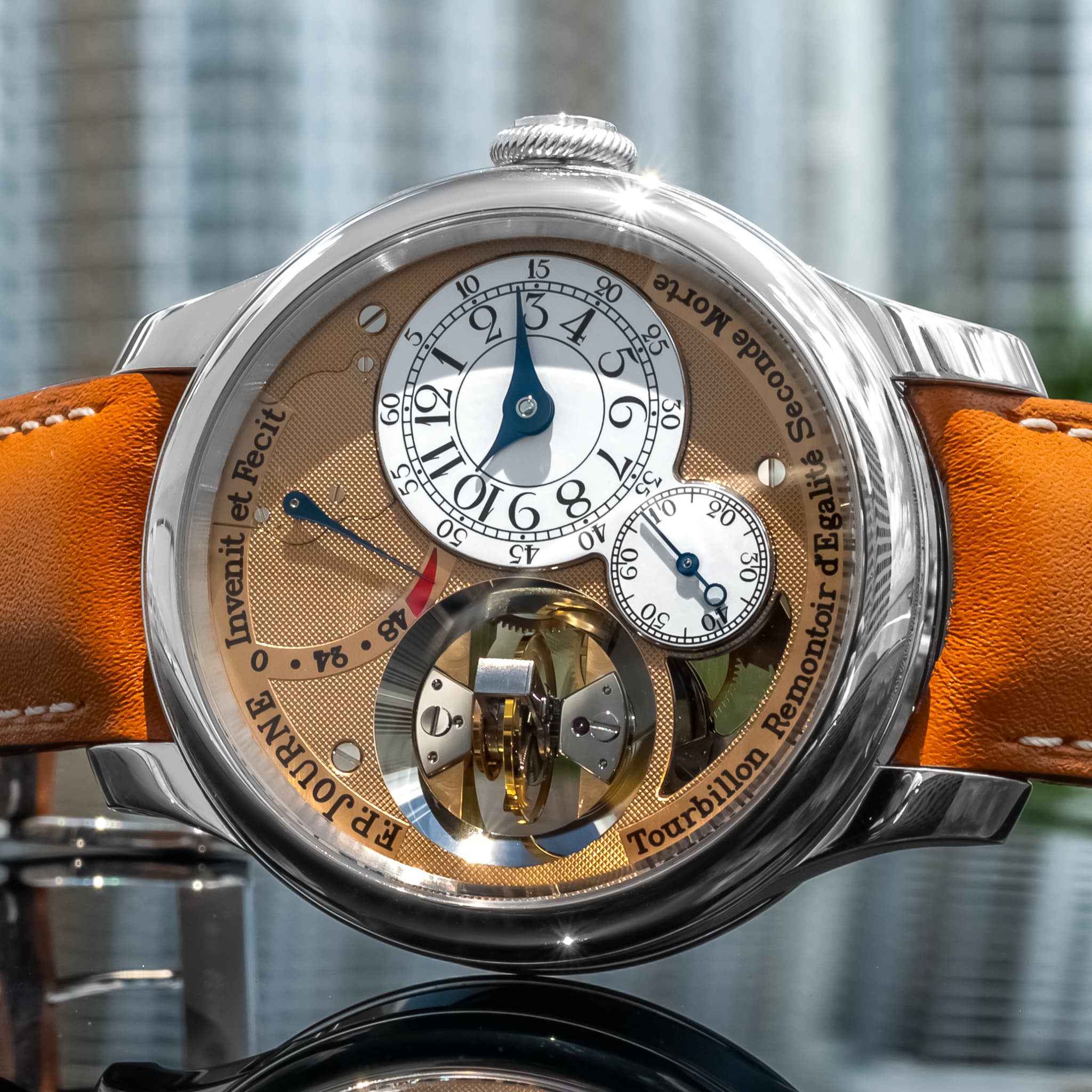May be an image of wrist watch and text that says '10 15 m0 S OF Cy 30 09 6 Oc Ontl 0168 6 CV 99 OS 20 30 ។ P. arbillon'