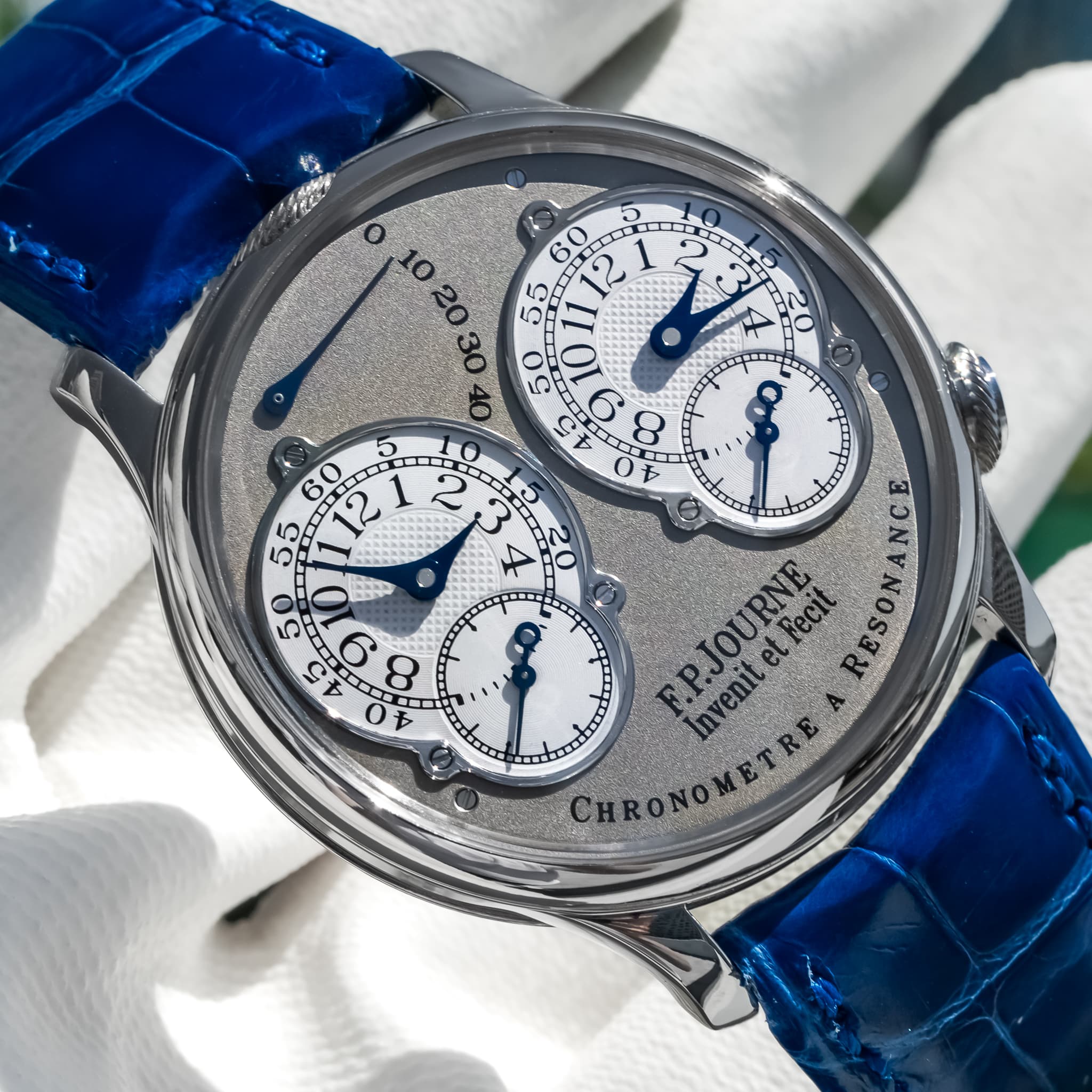 May be an image of wrist watch and text that says ' IAade 2030 5 I O 新口 6 O0 玄 F.P.JOURNE w'