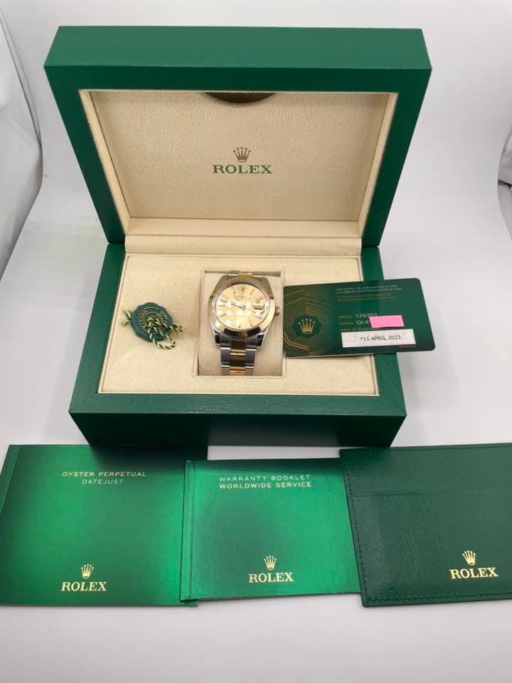 May be an image of wrist watch and text that says 'w ROLEX 11 יק な气 2023 OYSTER OYSTERPERPETUAL PERPE PERPETUA UAL DATEJUST WARRANTYBOOKLET BOOKLET WORLDWIDE WORLDWIDESERVICE…