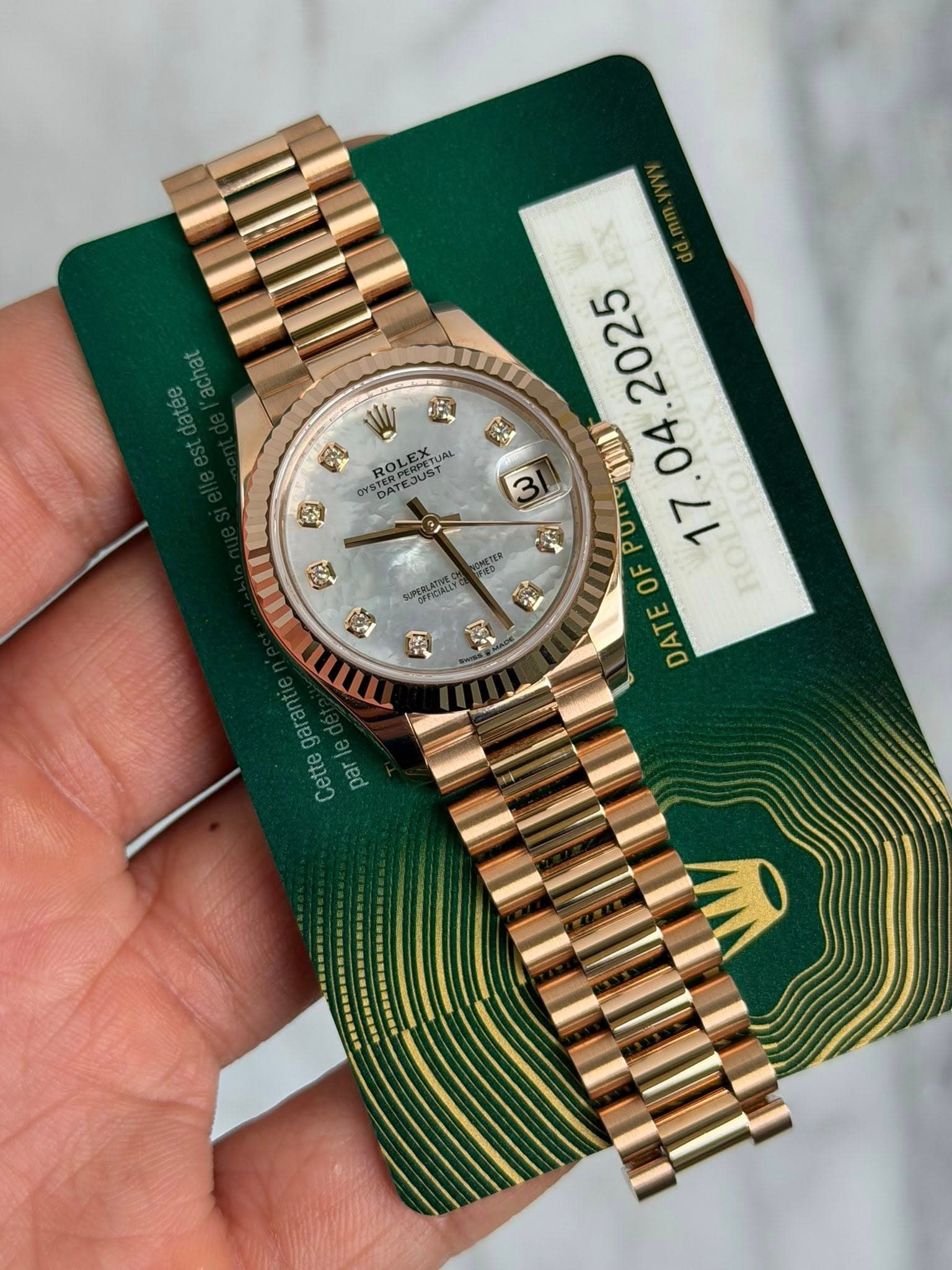 May be an image of wrist watch and text that says '소품품 ผี YSTERPERP ROLE ROLEX DATEJUST 極 고3 서을 20 2025 自 ATOO 3 သည POT POT OF RO Ε DAT מרלל oи E Cettegaran Cette'