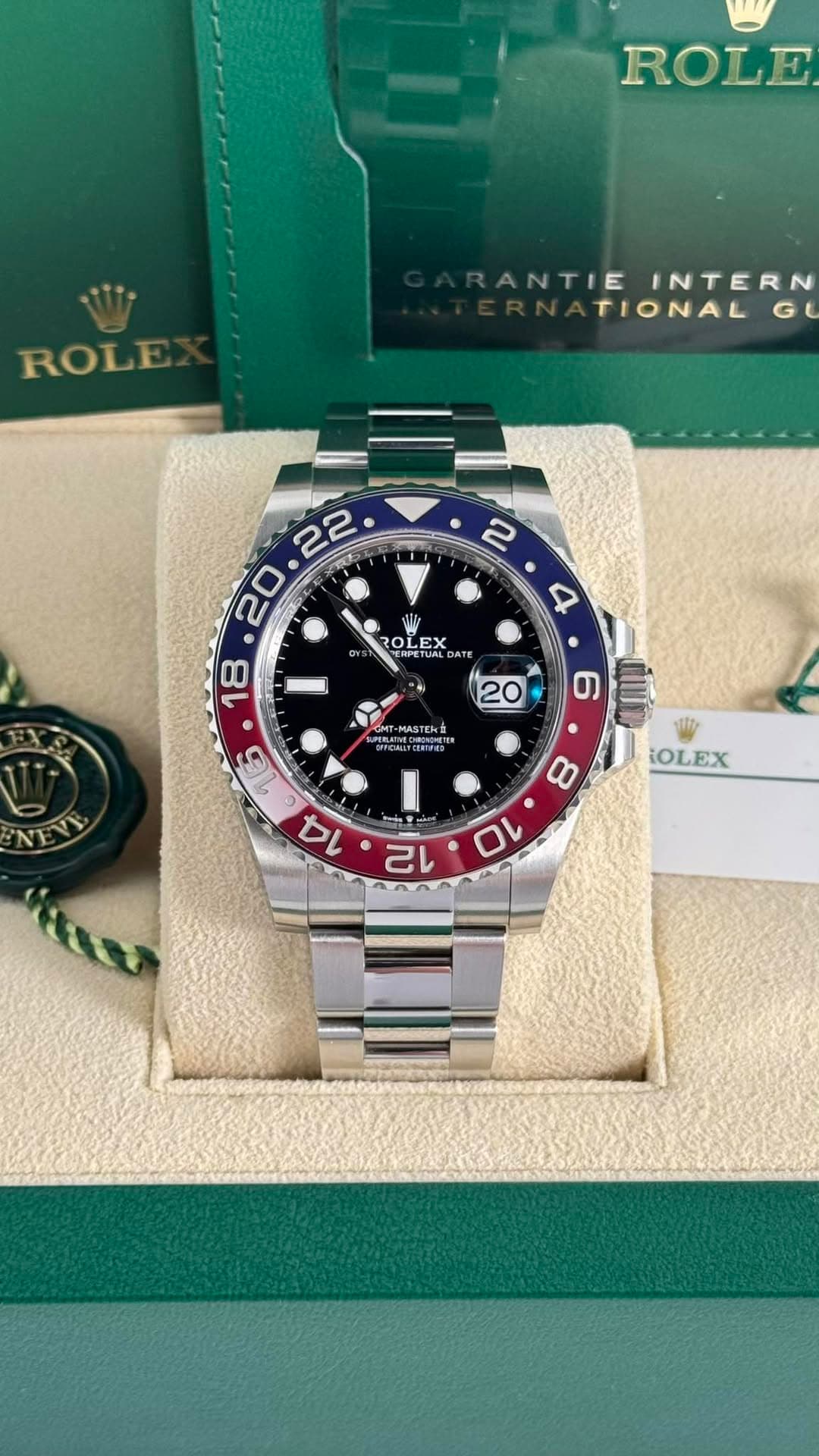 May be an image of wrist watch and text that says 'ROLE ROLE RANTIE NTIEINTERN INTERN TIONAL G 2 Фy YS o OL OLEX EX V OLE LF 5 ERPETUAL RPETU PETUA AaTR MT-MASTER TEH KI 선시스대메타…