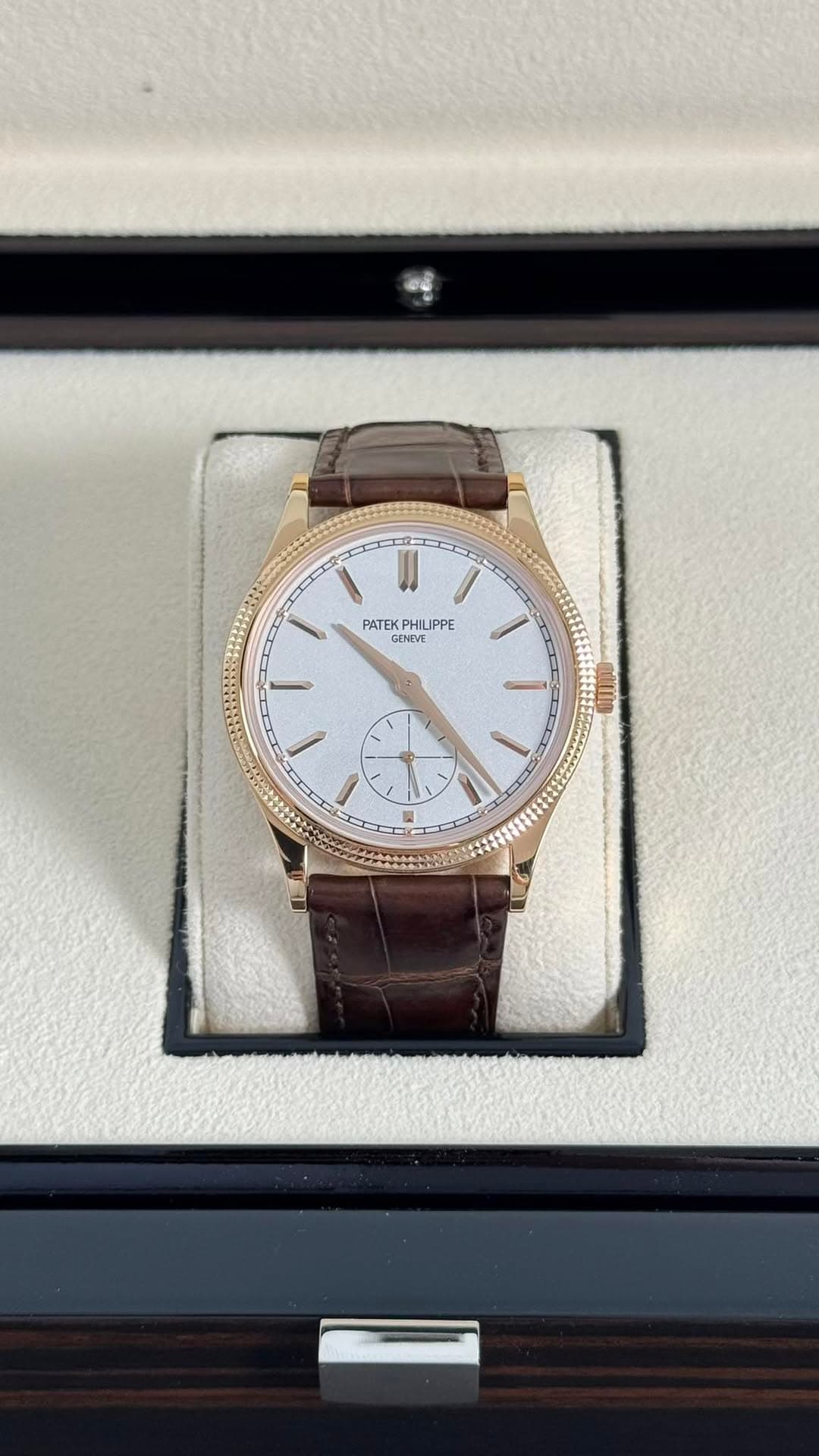 May be an image of wrist watch and text that says 'C I PATEKPHILIPPE PATEKP ILIPPE GENEVE M adIIIO - T I'