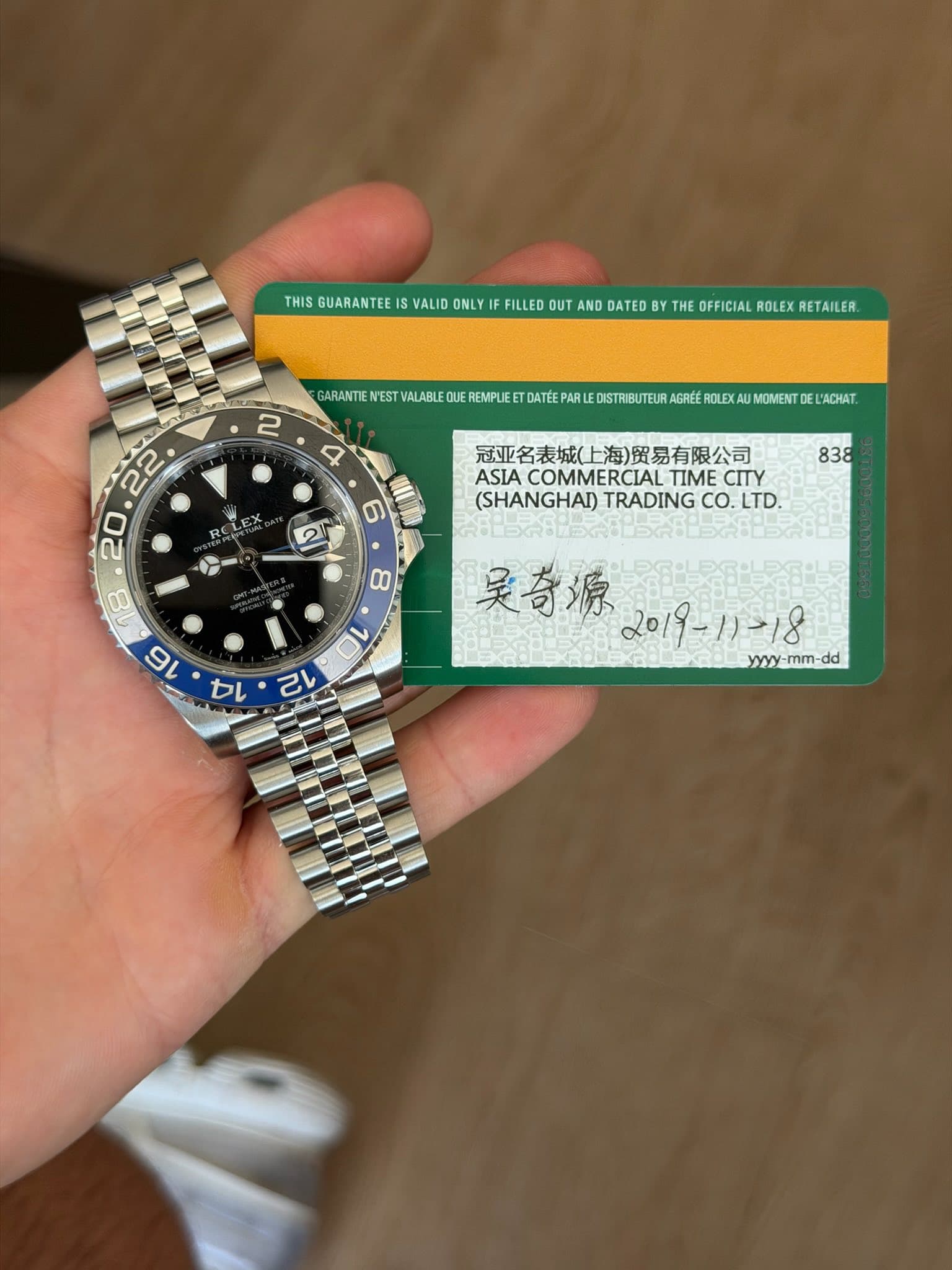 May be an image of money, wrist watch and text that says 'THIS GUARANTEE THSEMU.TUATATOTRTS S VALID ONLY FILLED OUT AND DATED BY THE OFFICIAL ROLEX RETAILER 2 SARANTIE N'EST…