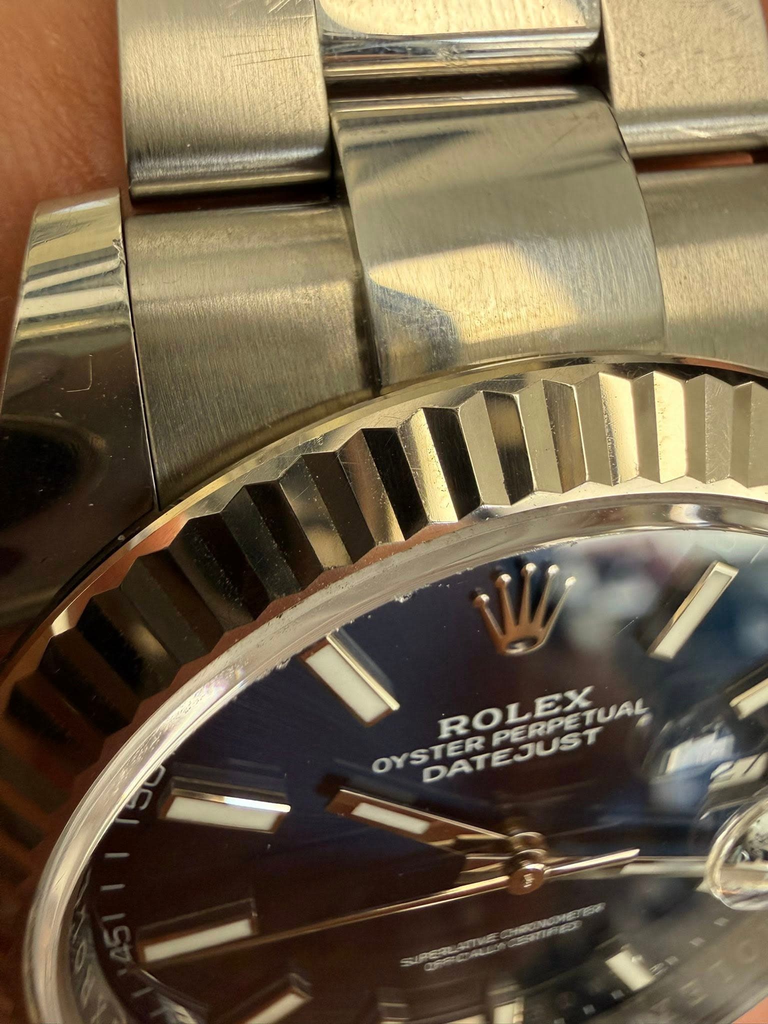May be an image of wrist watch and text that says 'ROLEX OYSTERPERPETUAL ROL PERPE RPERPETUAL TUAL OYSTER DATEJUST BOuepиm DA 로'