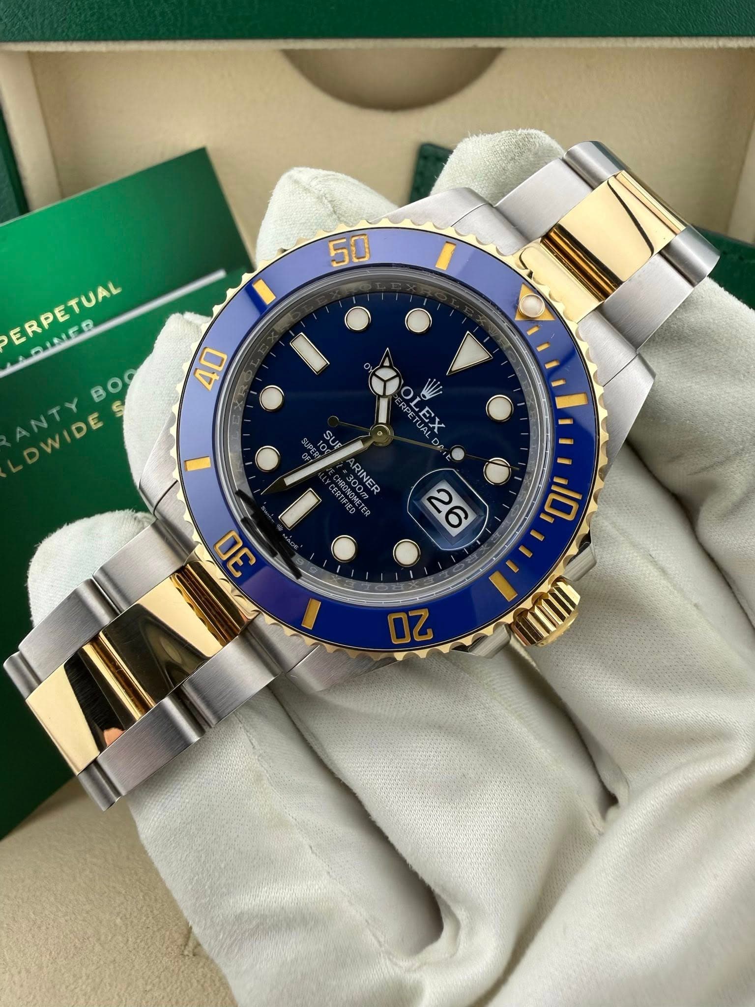 May be an image of wrist watch and text that says '50 ERPETUAL AOIMER ANTYBOO BOO WIDE 40 40 EX OLEX EX RINER 26 30 10'