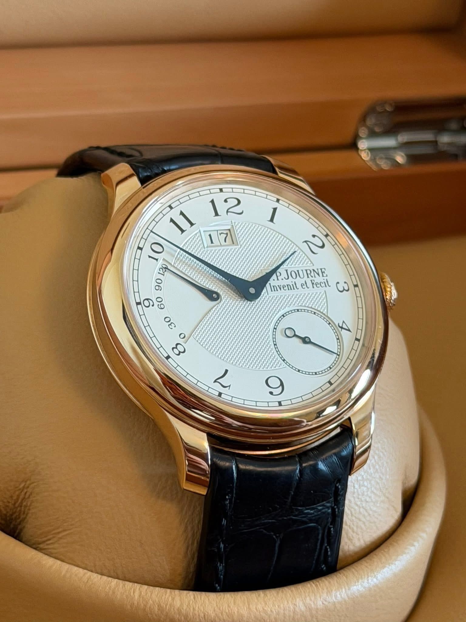 May be an image of wrist watch and text that says ' ٥ ထ 2 .P.JOURNE Invenil el Fecit 3 4 人 9'