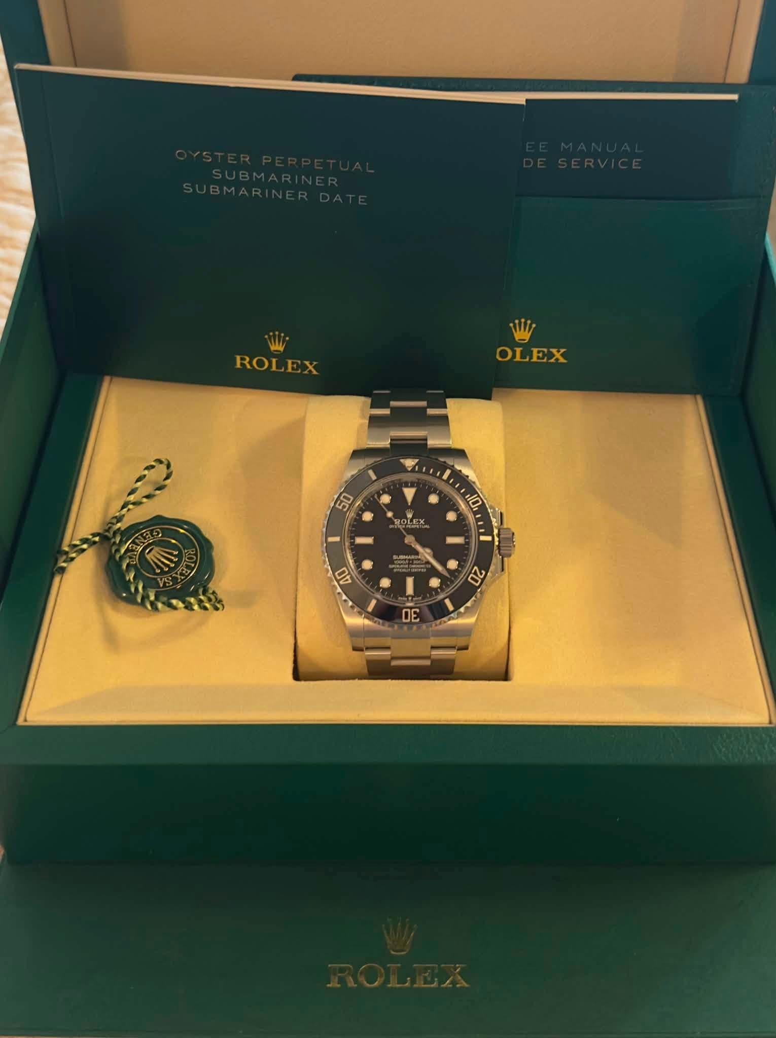 May be an image of wrist watch and text that says 'ROLEX W OLEX '