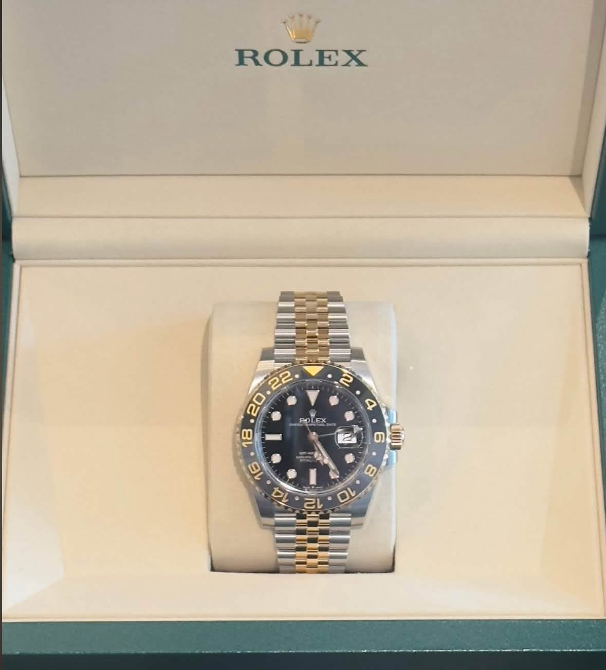 May be an image of wrist watch and text that says 'ROLEX 2 4 ROLE TE Tm 0 10'