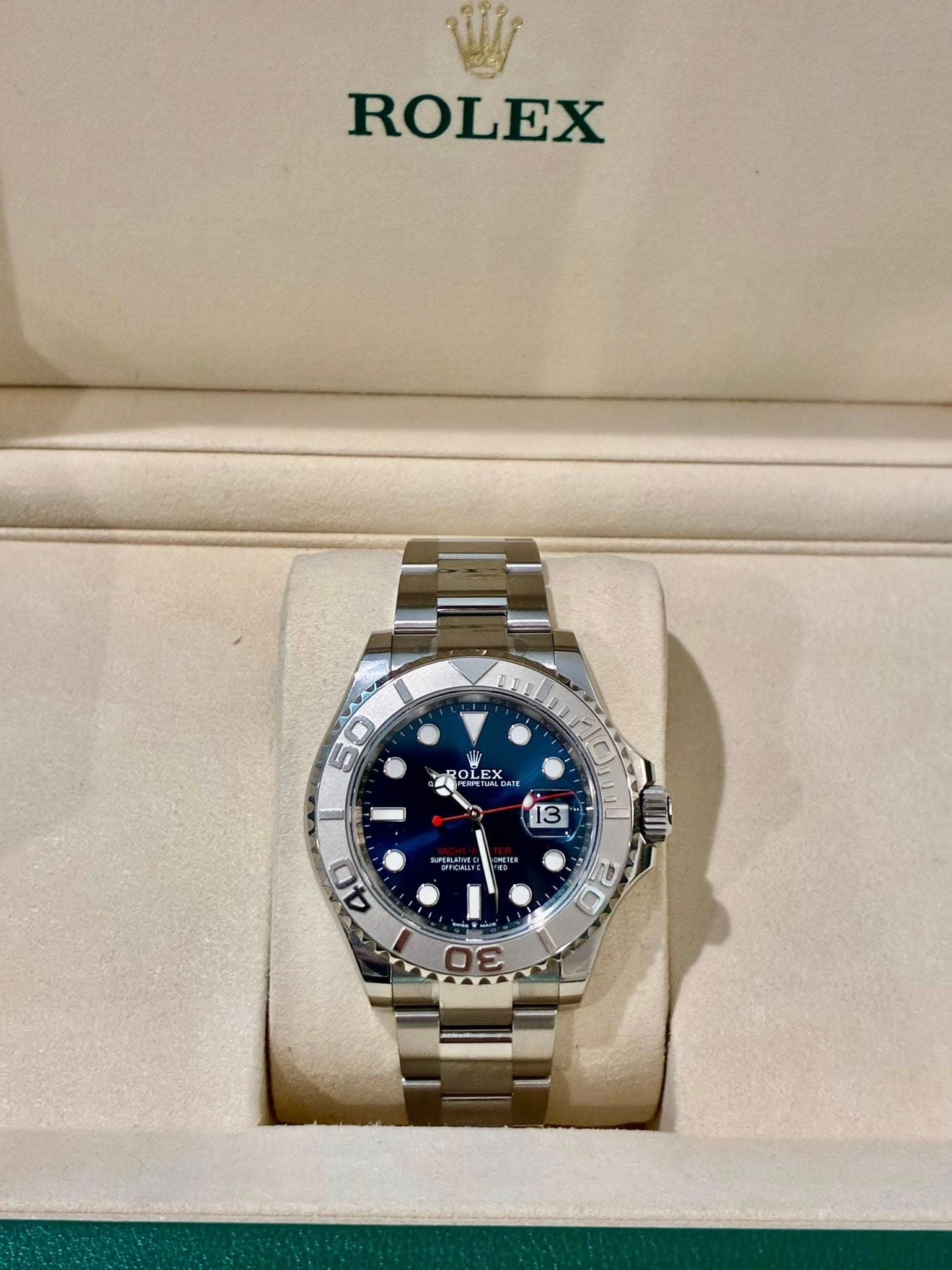 May be an image of wrist watch and text that says 'ROLEX 50 OLEX ንምየ D 代 2 0 30'