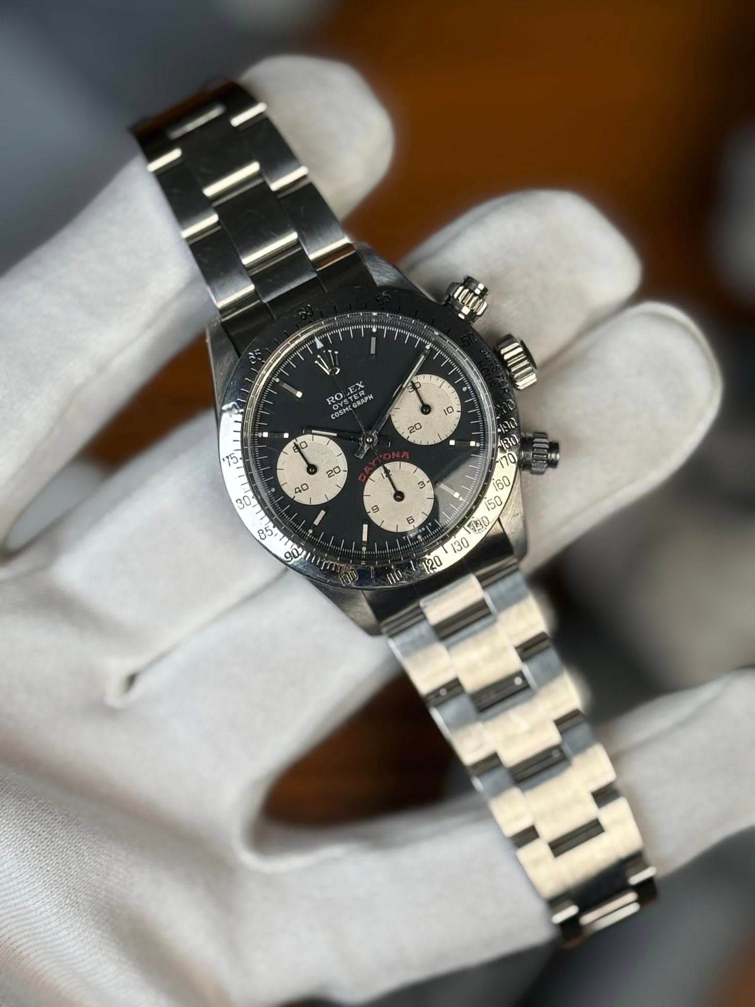 May be an image of wrist watch and text that says 'RO D 10 IIIIN 20 75 20, gu 9 I B '
