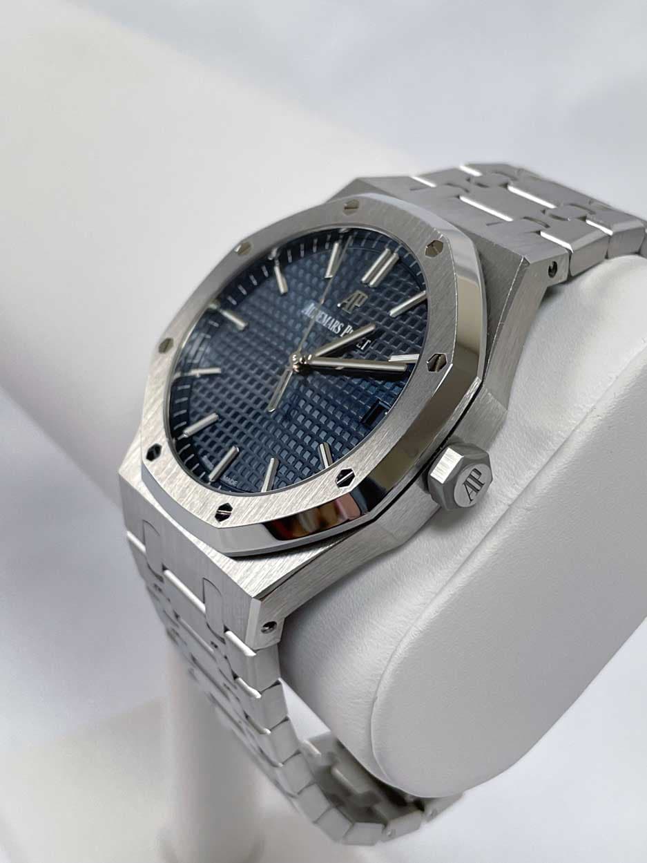 May be an image of wrist watch and text that says 'ALEMARSP ICEMARS ימ'