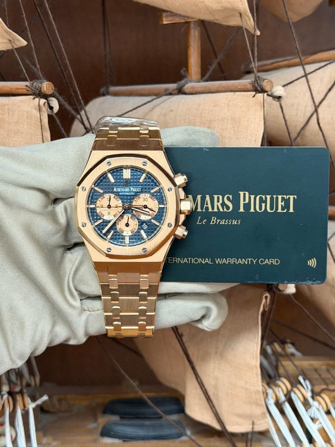 May be an image of wrist watch and text that says '수 수 1 AUTEMARS IUET + 6 ትን a T 19 19 MARS PIGUET Le Brassus RNATIONAL RNAT INATIONALWARRANTYCARD IONAL WARRANTY CARD )))'