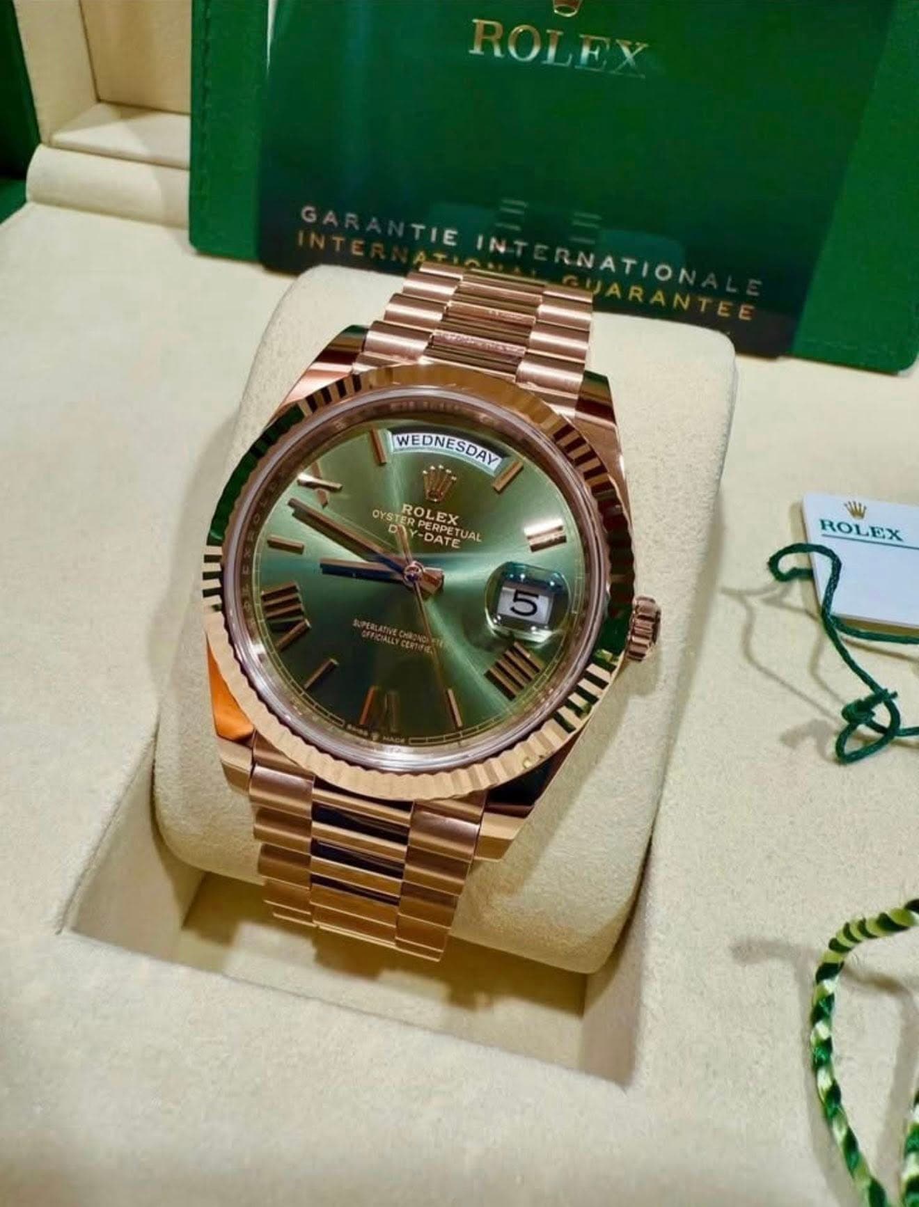 May be an image of wrist watch and text that says 'TIEIN NATION WEDNESDAY STER ROLEX RPET D DATE JAL Si ROLEX E am'