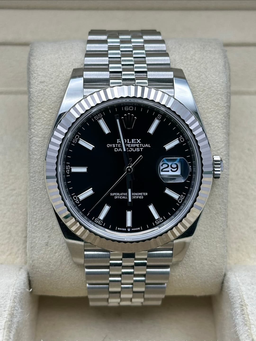 May be an image of wrist watch and text that says '60 50 FOLEX L EX OYSTE DERPET PERPETUA ETUAL DA JUST SUPERLATIVE DFFICIAN CIAL ത്് RONOMETER RTIFIED 20 SE at SWIS 台 MADA 0 e'