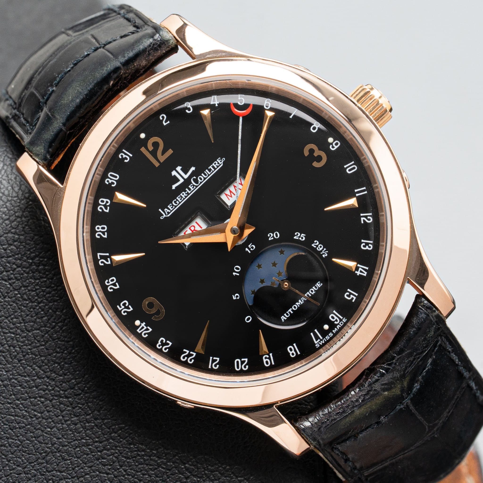May be an image of wrist watch and text that says '8 ரோற ام 29 AEGER-I AEGER-LELOULTRE MAY 28 RI I1 /3 10 14 S 27 26 25 t 22 ඇ 17 SI O IQUE AOTOMA 91 ADE WISS 20 81 6l'