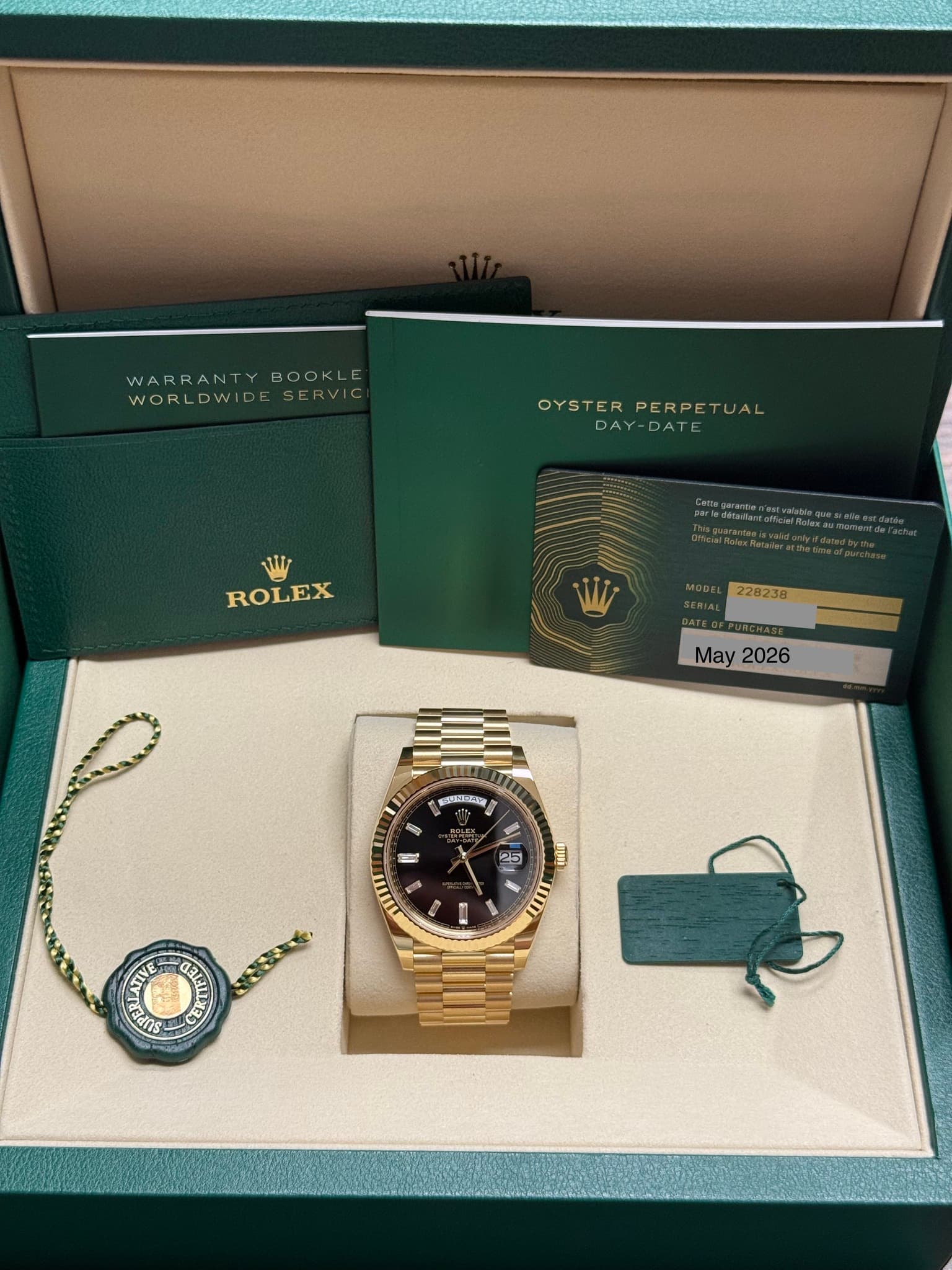 May be an image of wrist watch and text that says 'WARRANTY WARRANTYBOOKLE NTYBOOK BOK E WORLDWIDE WORLDWIDESERVIC WOR SERVIC OYSTER OYSTERPERPETUAL PERPETUAL DAY-DATE WI ROLEX…