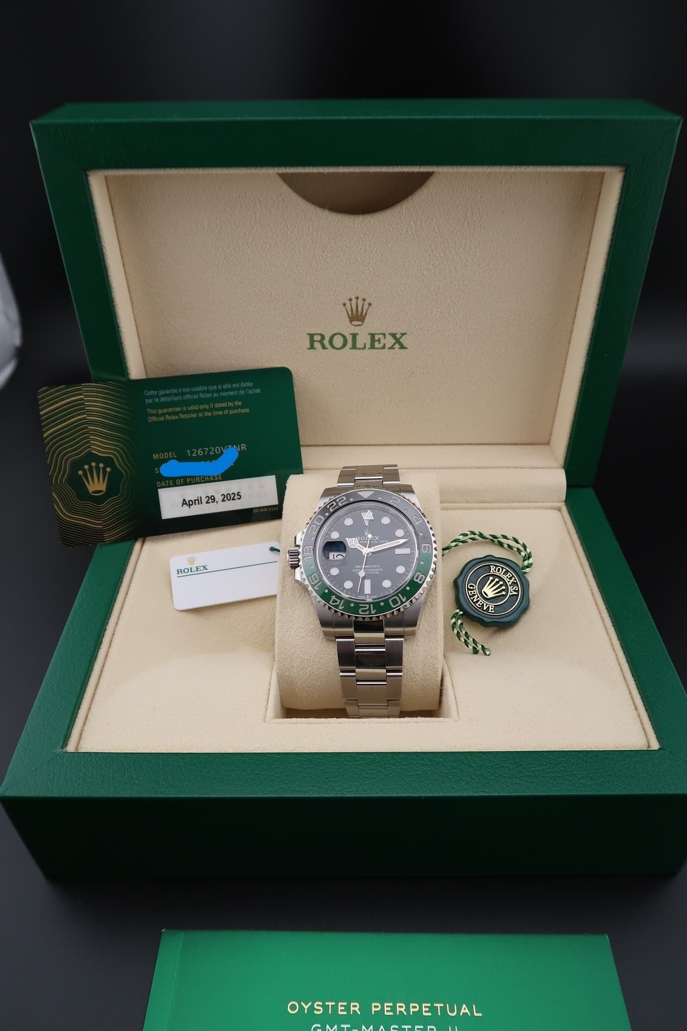 May be an image of wrist watch and text that says 'ROLEX April2 点 E TOL ROLEX 자몬식 2 E D A 8 ん ب NEY WI BOLO হলর ベン ረ OYSTER OYSTERPERPETUAL PERPETUAL'