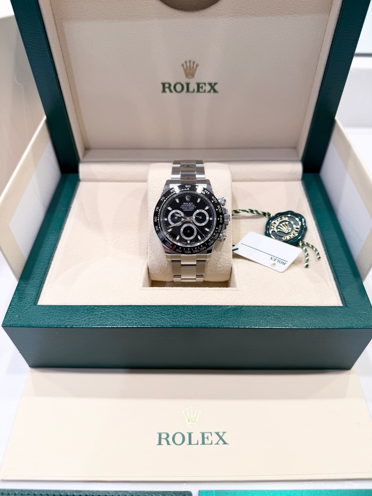 May be an image of wrist watch and text that says 'ROLEX STOR ToR ROLEX'