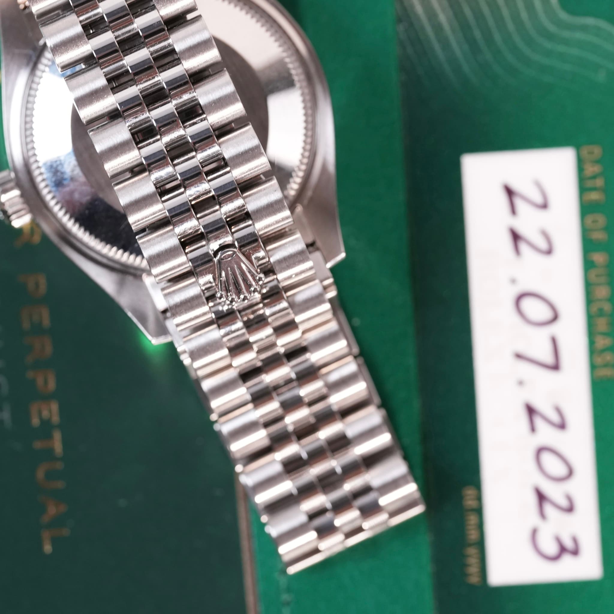 May be an image of wrist watch and text that says '0.2 N N 7 2023'