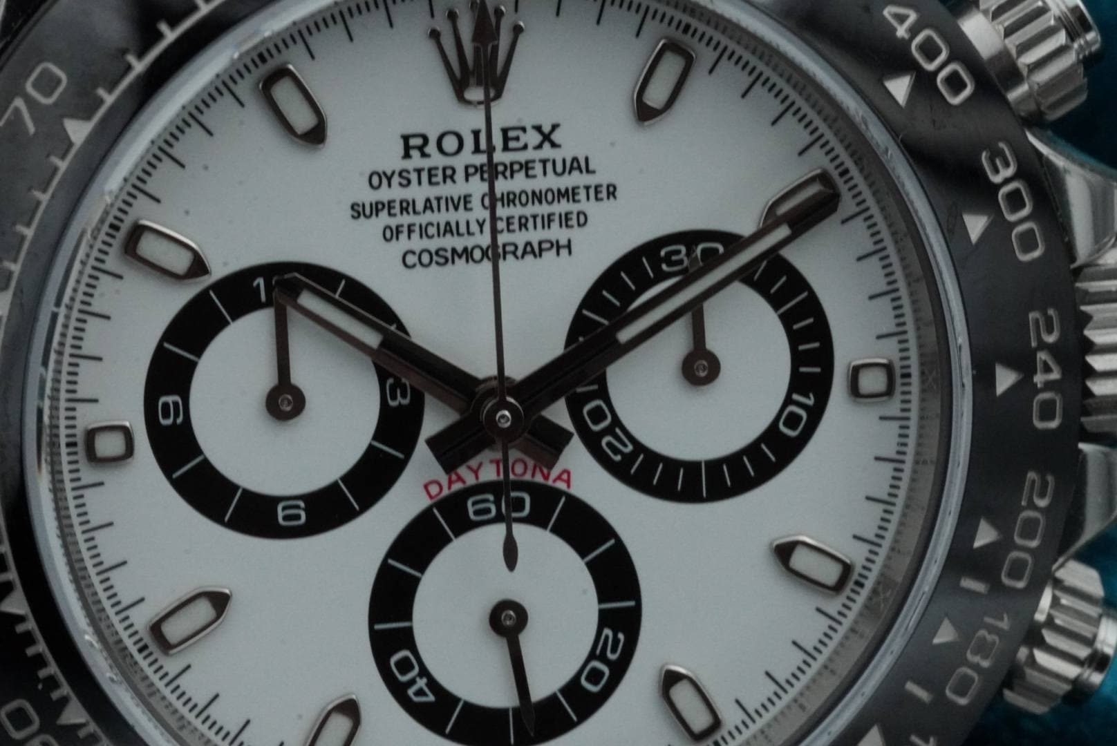 May be an image of wrist watch and text that says 'ROLEX ROL OYSTER OYSTERPERPETUAL PE RPETUAL SUPERLATIVE HRONOMETER OFFICIALLY CERTIFIED COSMOO COSMOGRAPH RAPH 300 nnbl Q 0 و…