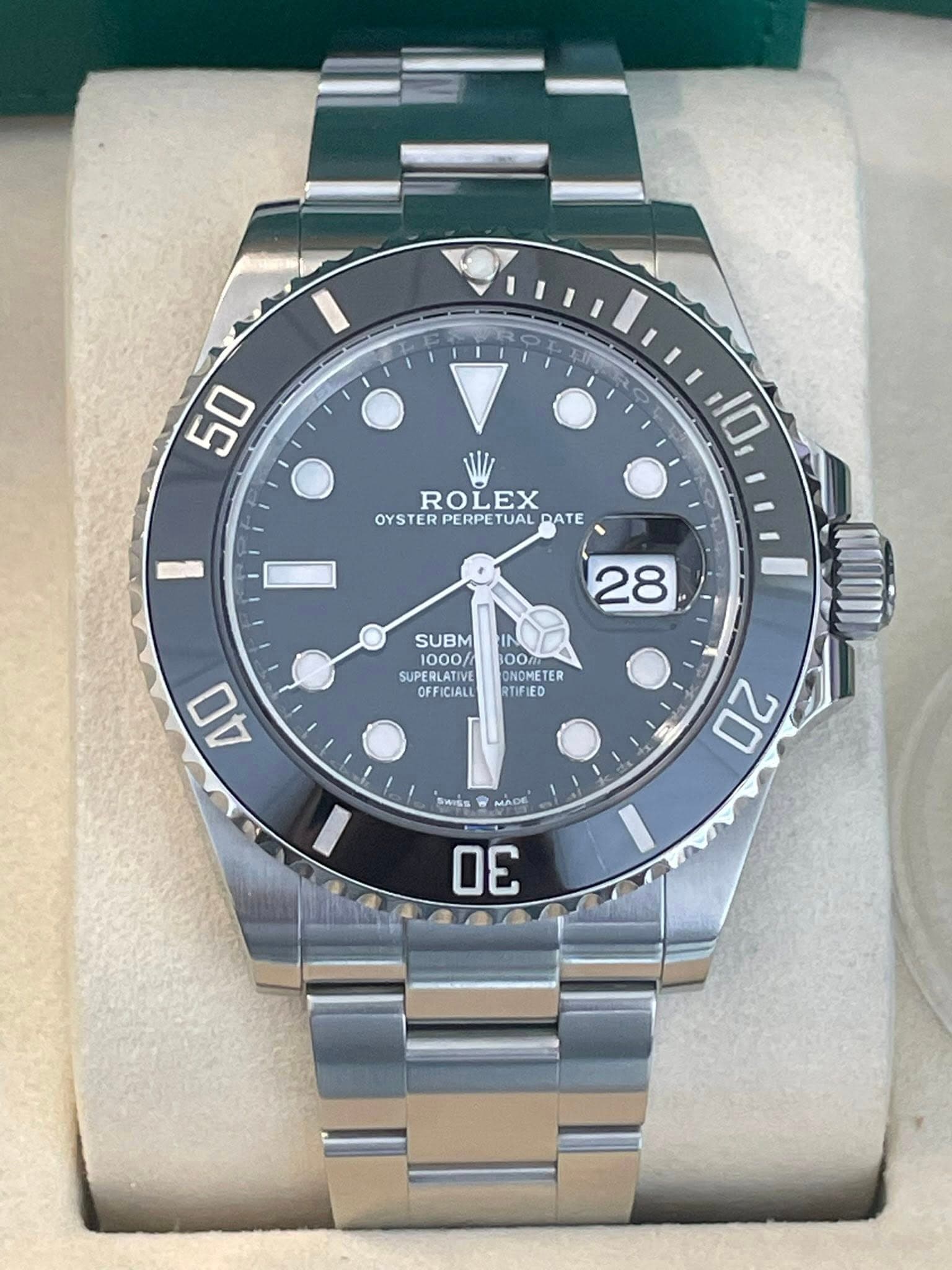 May be an image of wrist watch and text that says '50 10 ROLEX OYSTER OYSTERPERPETUALDATE PERPETUAL PATE 28 SUBM 1000/ SUPE SUPERLATIVE LATIVE OFFICIALL 0O0 On ONOMET TER…