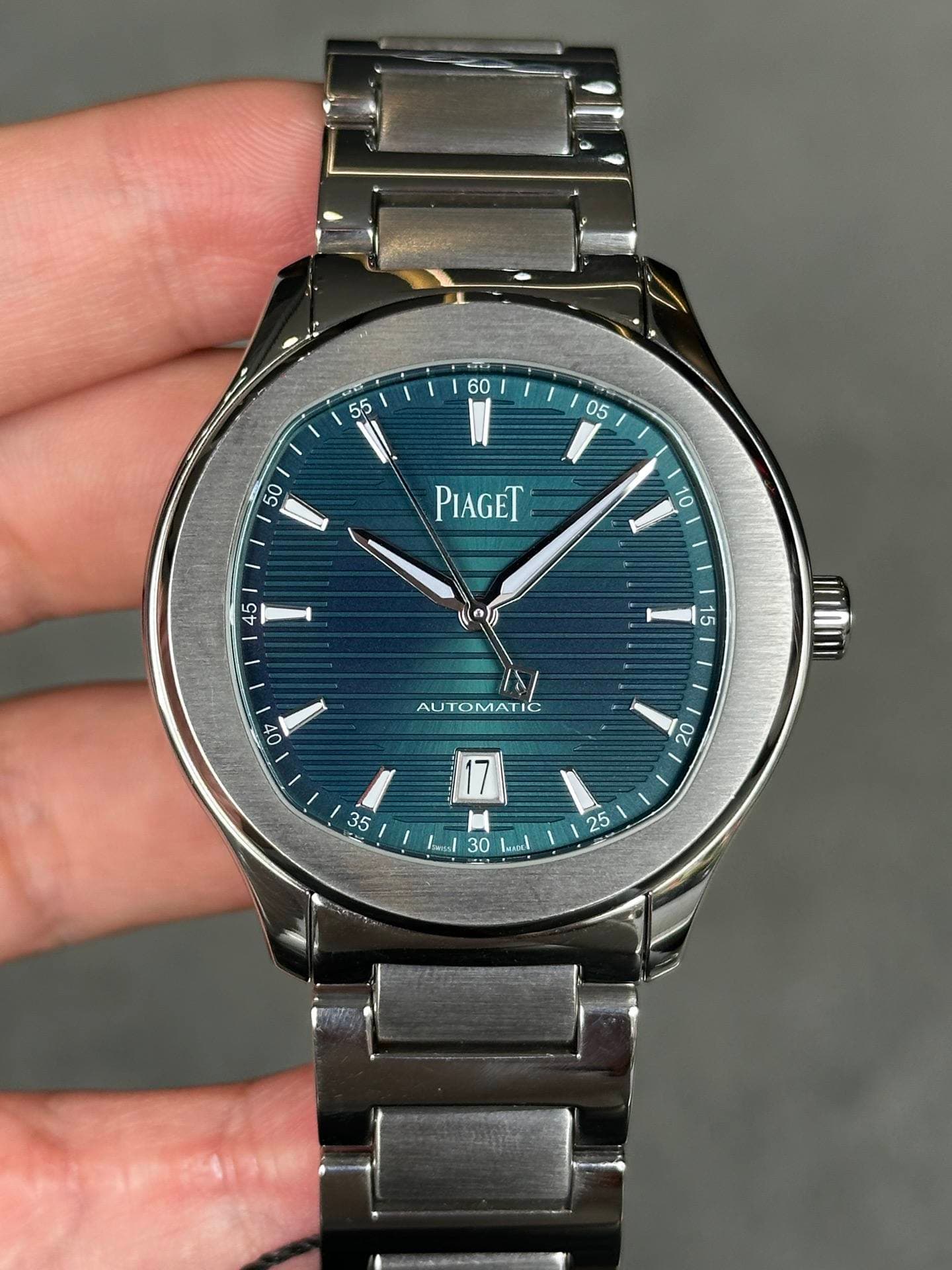 May be an image of wrist watch and text that says ' PIAGET 10 45 55 I 15 oV N AUTOMATIC 20 35 17 hioul 30 uonl 25'