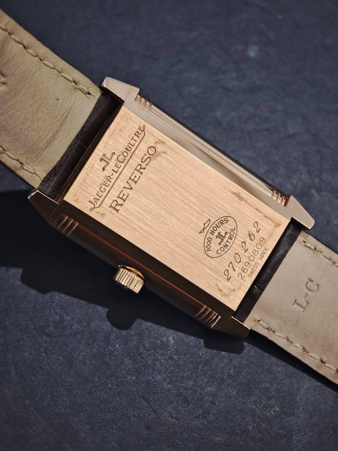 May be an image of wrist watch and text that says 'PAEGERLECOR AEGER-LECOULTRE 1L AEGER-L REVERSO ECOULTRE HOURS مال 1000 CO CONTRO MADE MADE SWISS L-C'