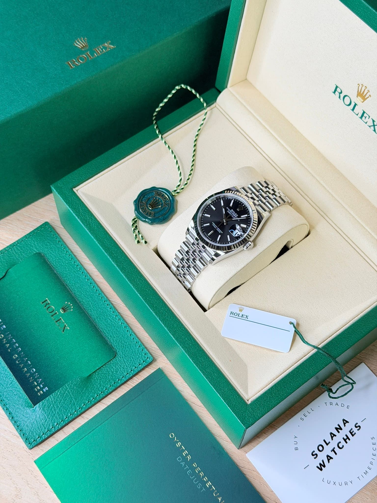 May be an image of wrist watch and text that says 'Mii ROLEY 1 I 1 1 1 JII 公 ROLEX 1 ROLEX TRADE S SELL SOLANA የትእስስ WATCHES UXURY OYSTERPERRETUA STDATEJUST DATEJUS'
