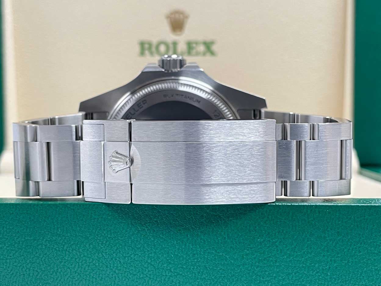 May be an image of wrist watch and text that says 'ROLEX EX ROI'