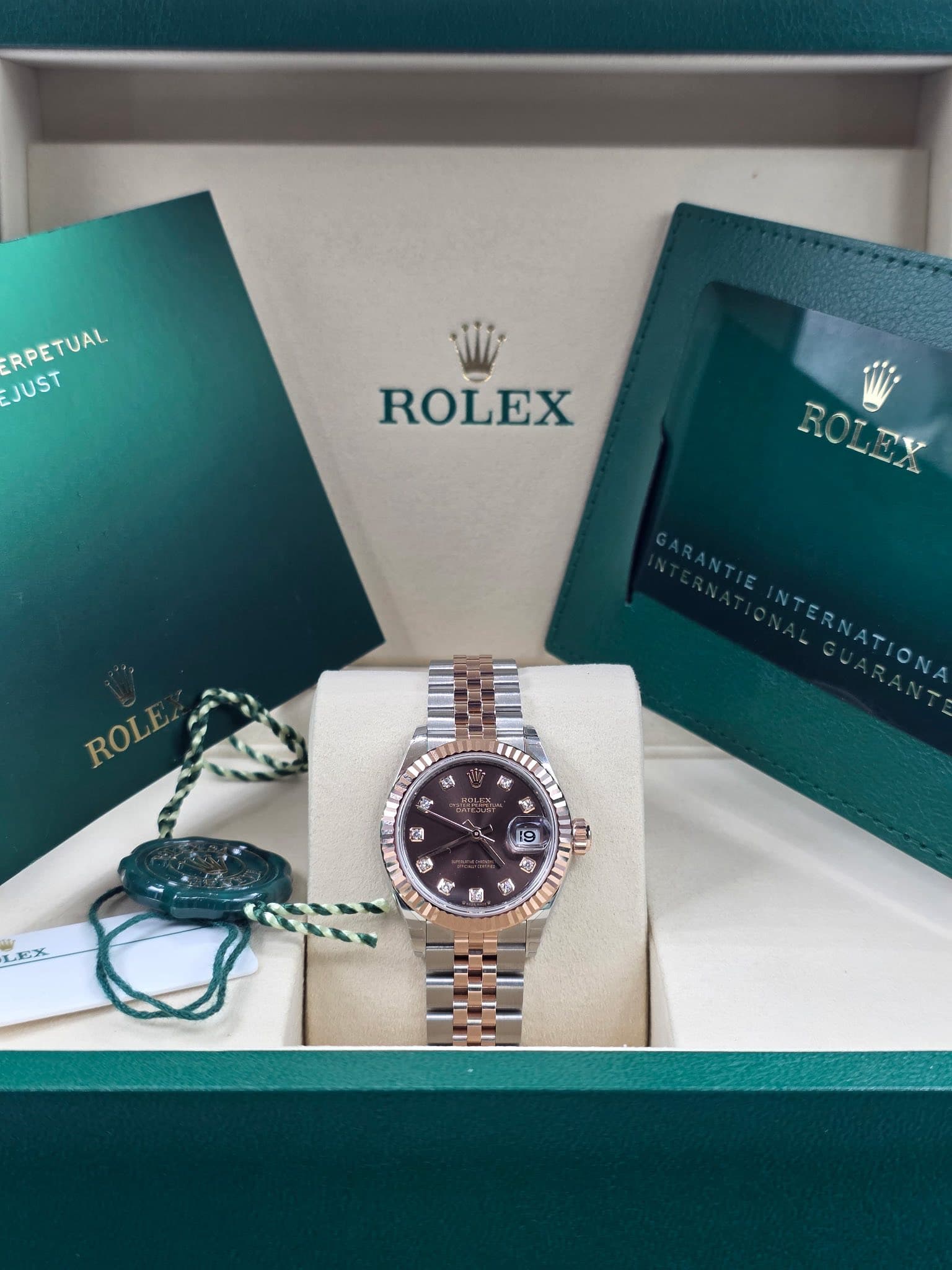 May be an image of wrist watch and text that says 'RPETUAL PETUAL JUST ROLEX ROLEX ROLE ROLE 時 บรี है g 5 1 분송 E 18 9 ه Ay 8 ااتر 種'