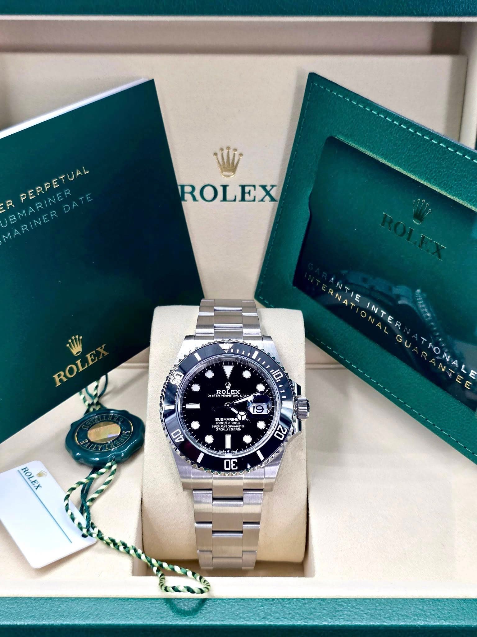May be an image of wrist watch and text that says 'R BMARINDATE PERPETUAL MARINERDATE DATE INER MARINER ROLEX ROLE ROLE RN NAT ONAL NTIE E INTER INTER MILETe GU RANTEE TIONAL የማጵልት…