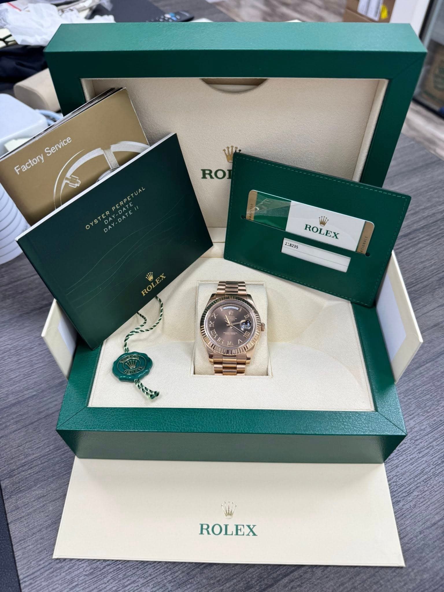 May be an image of wrist watch and text that says 'Service Factory RO MN ROLEX 218215 uIm قب a O ل মন ROLEX'