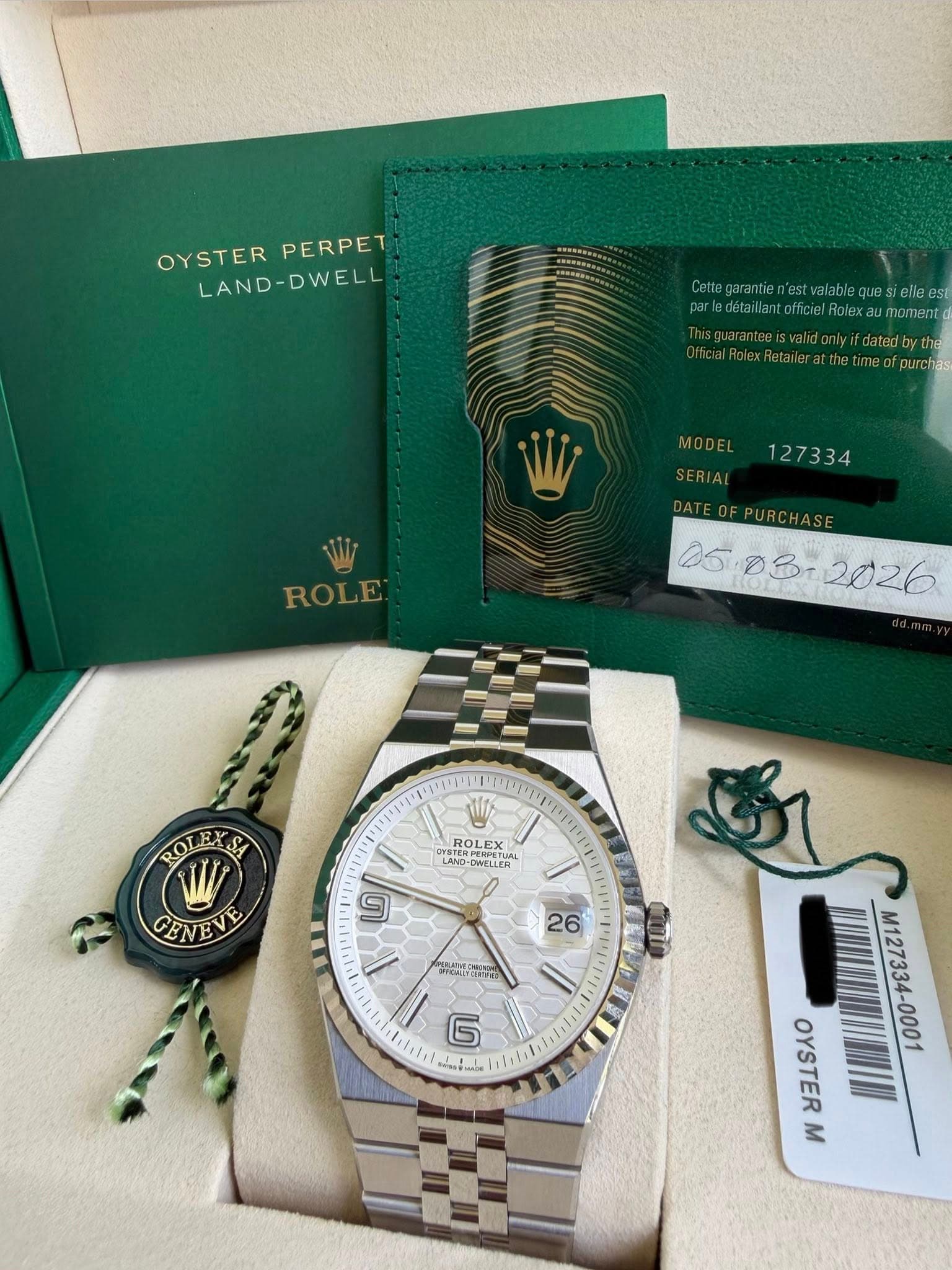 May be an image of wrist watch and text that says 'OYSTER OYSTERPERPET PERPET LAND-DWELL Cottegarantien'est wtegrantenestvalableque valable warladiaiiliatitlillaamen aumoment…