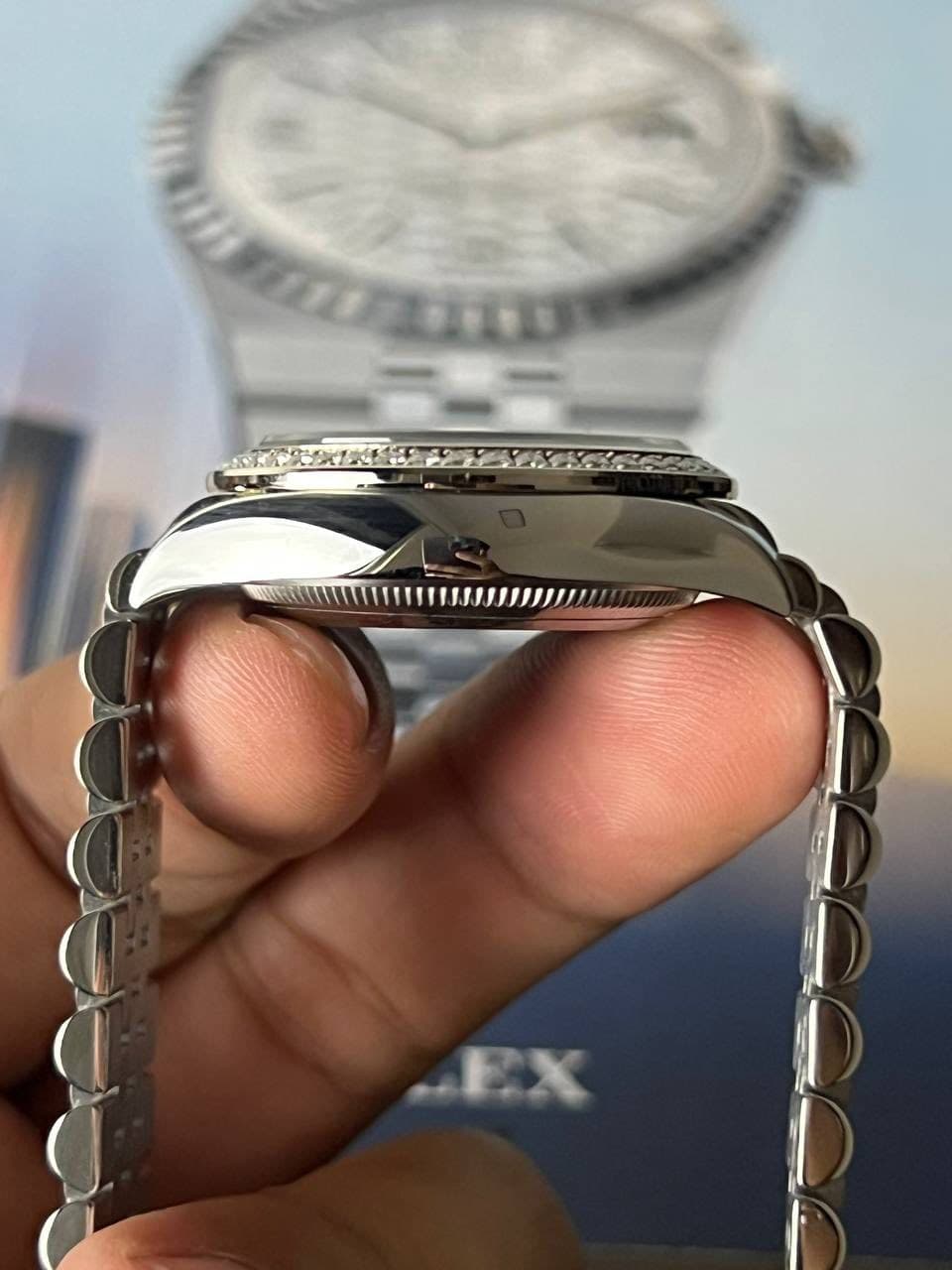 May be an image of wrist watch and text that says 'EX'