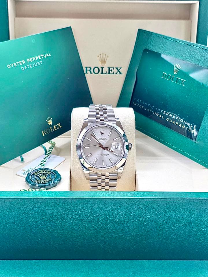 May be an image of wrist watch and text that says 'OYSTER OYOTERBERDETIAL PERPETUAL DATEJUST ROLEX ROLIX ل ROLEX ROLEX ام ONAL ONALGUARANTEE INTERNATIÓNALE GUARANTEE 6 つちば 0 3…