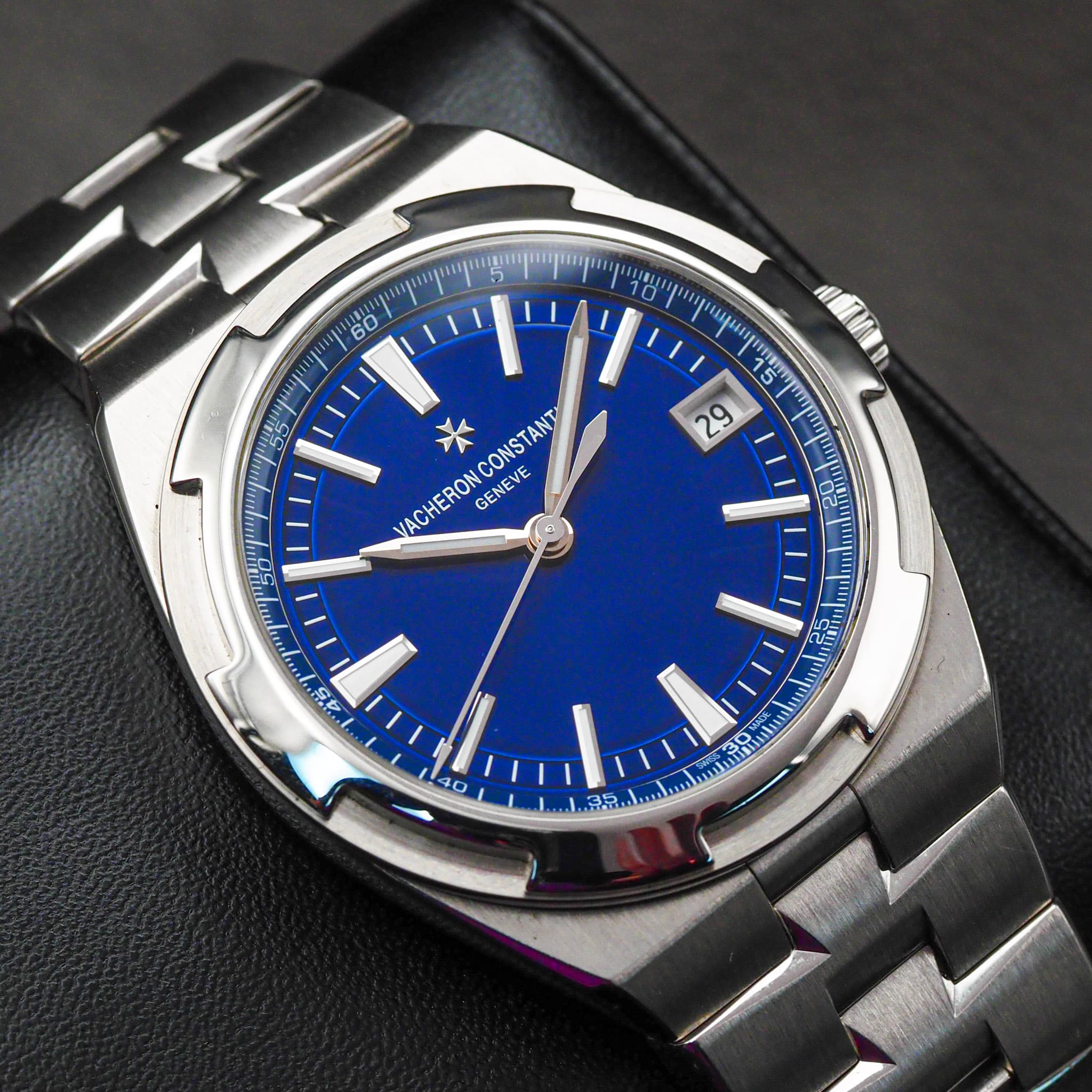 May be an image of wrist watch and text that says '60 10 ANIMU 15 2 VACHERONCONSTAN K CONSTANT VACHERON GENEVE 50 ሞጣስ 40 2O 2O'