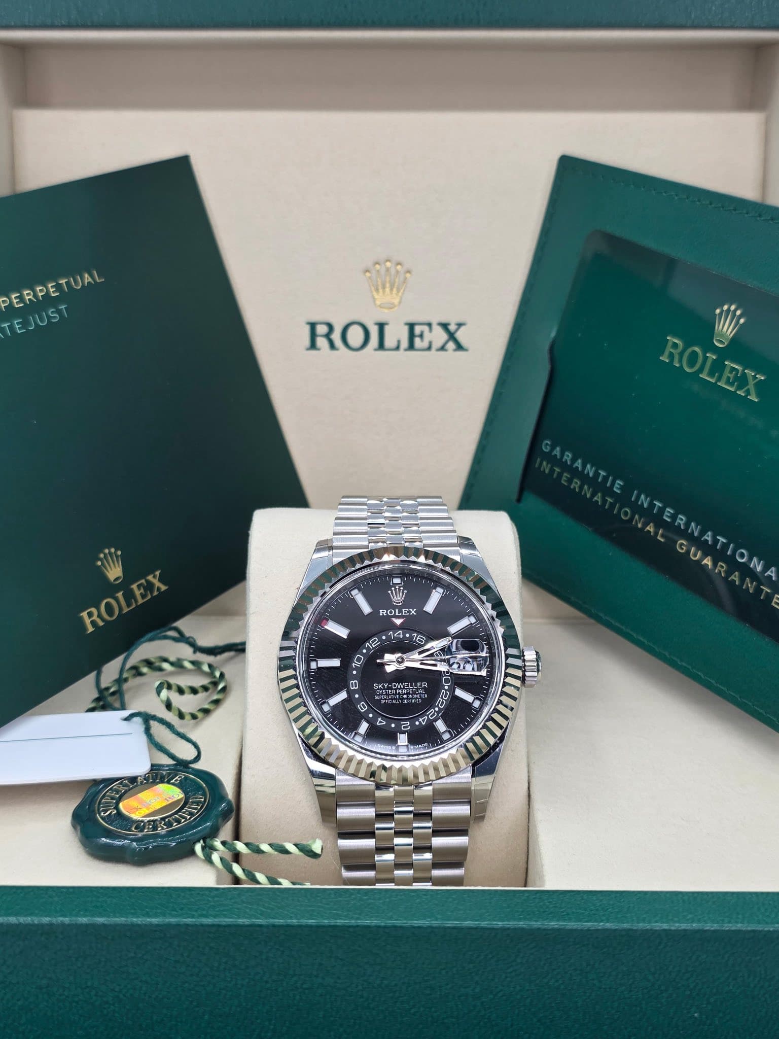 May be an image of wrist watch and text that says 'ERPETUAL TEJUST TEJUS ROLEX ROLEX ROLEX ROL ROLEX ር 4 16 0 NTERNATIONA GUAR E 2 1享 PI E-VELLE TCN و'