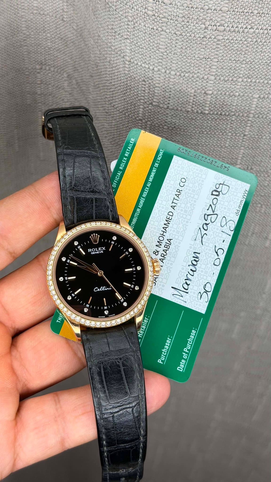 May be an image of wrist watch and text that says 'RETAILER. ROLEX DEL'ACHAT. 025.579 E0ZS 68こ0ざい6チ3 OFFICIAL AUMOMEIT RINEX AGRÉÉ ATTARCO. Ragzong ddmm.y STRIBUTEUR MOHAMED &…
