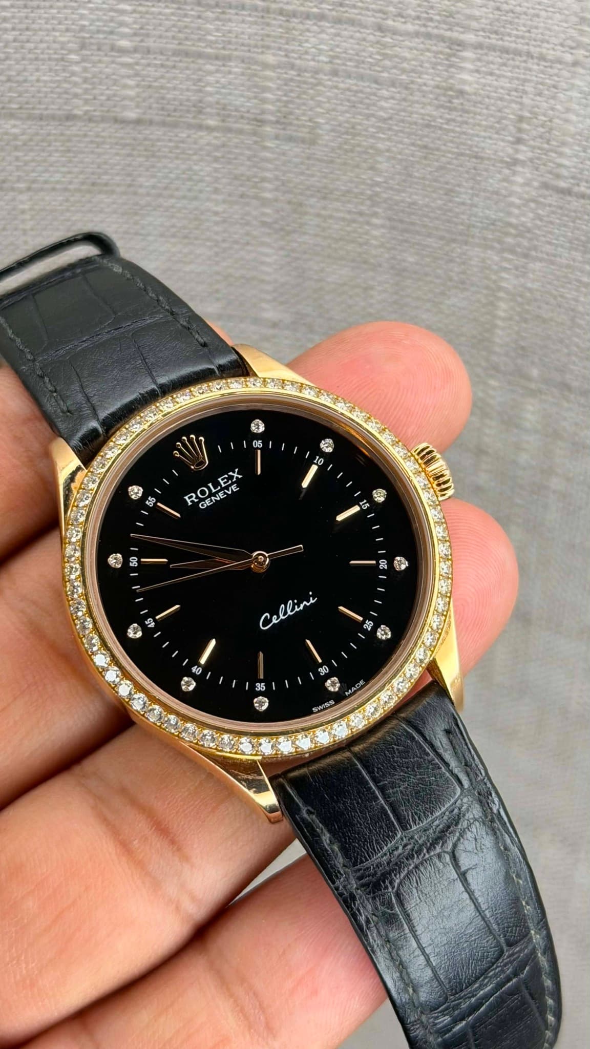 May be an image of digital watch and text that says '森 05 05 50 ఉ S ש ROLEX LEX ኢ GENEVE ፍት 8 50 ಶ 6 Cellini 2 味 5 40 35 安 30 MACИ SWISS'