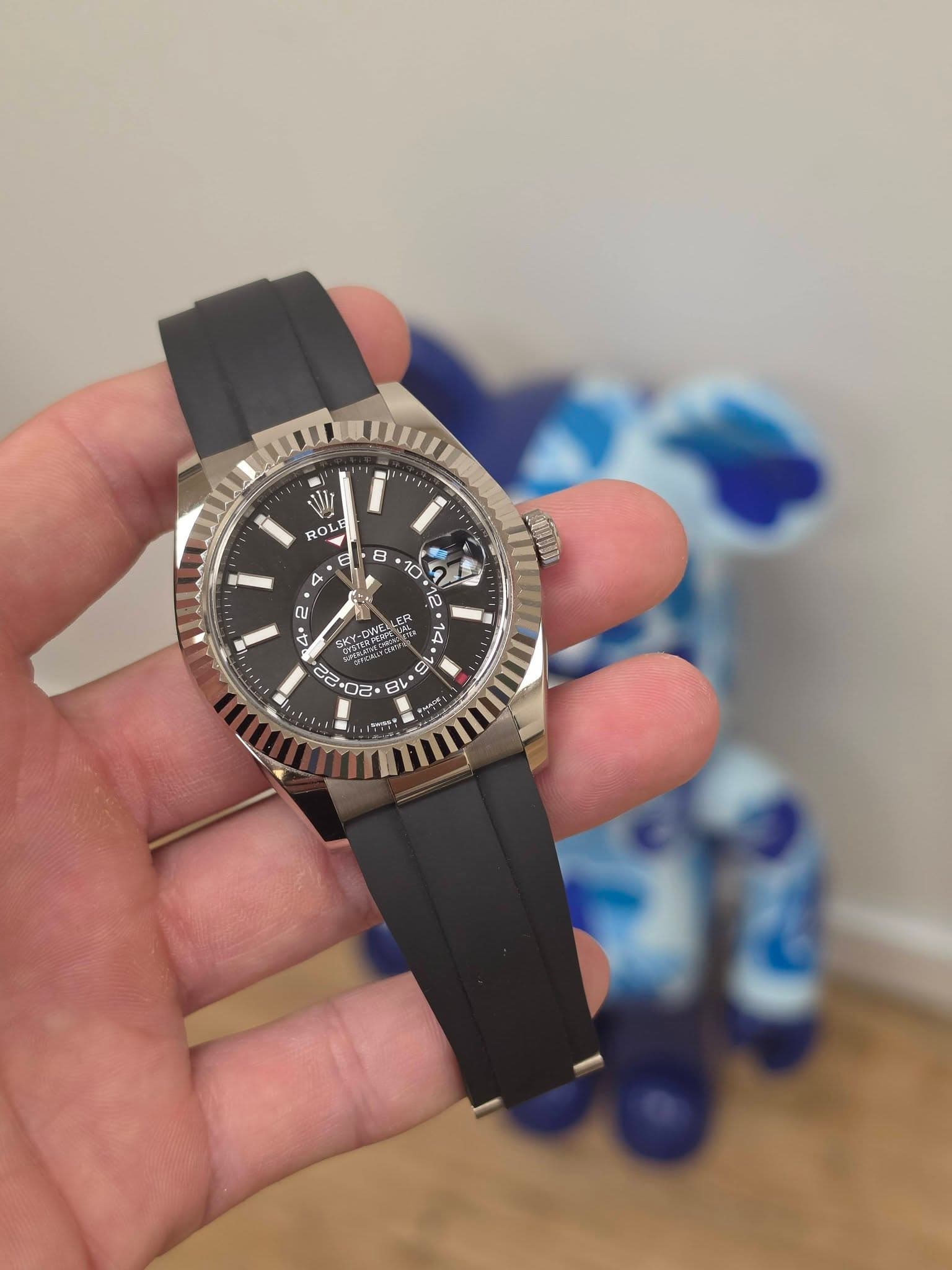 May be an image of wrist watch and text that says 'N RO OL أ:: 4 A 8 10 ንደ 2 2 2 Z 4° B 1 1a ር 0 جه ဥ 20 Qu 前 15 پس'