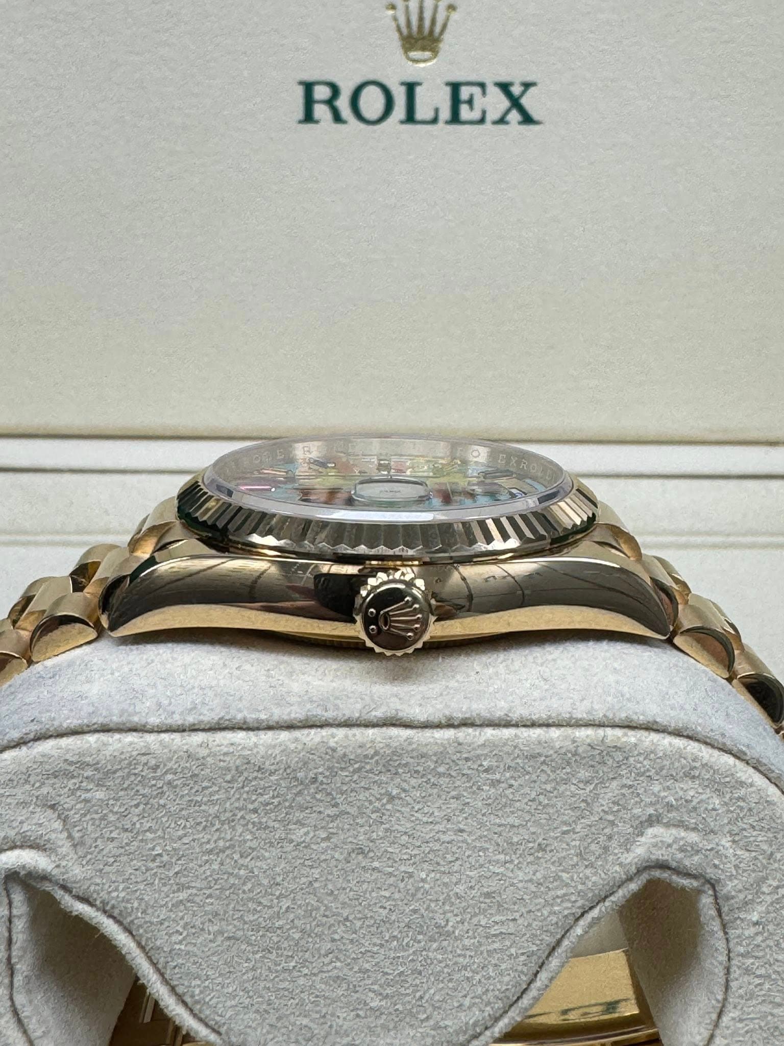 May be an image of wrist watch and text that says 'ROLEX'