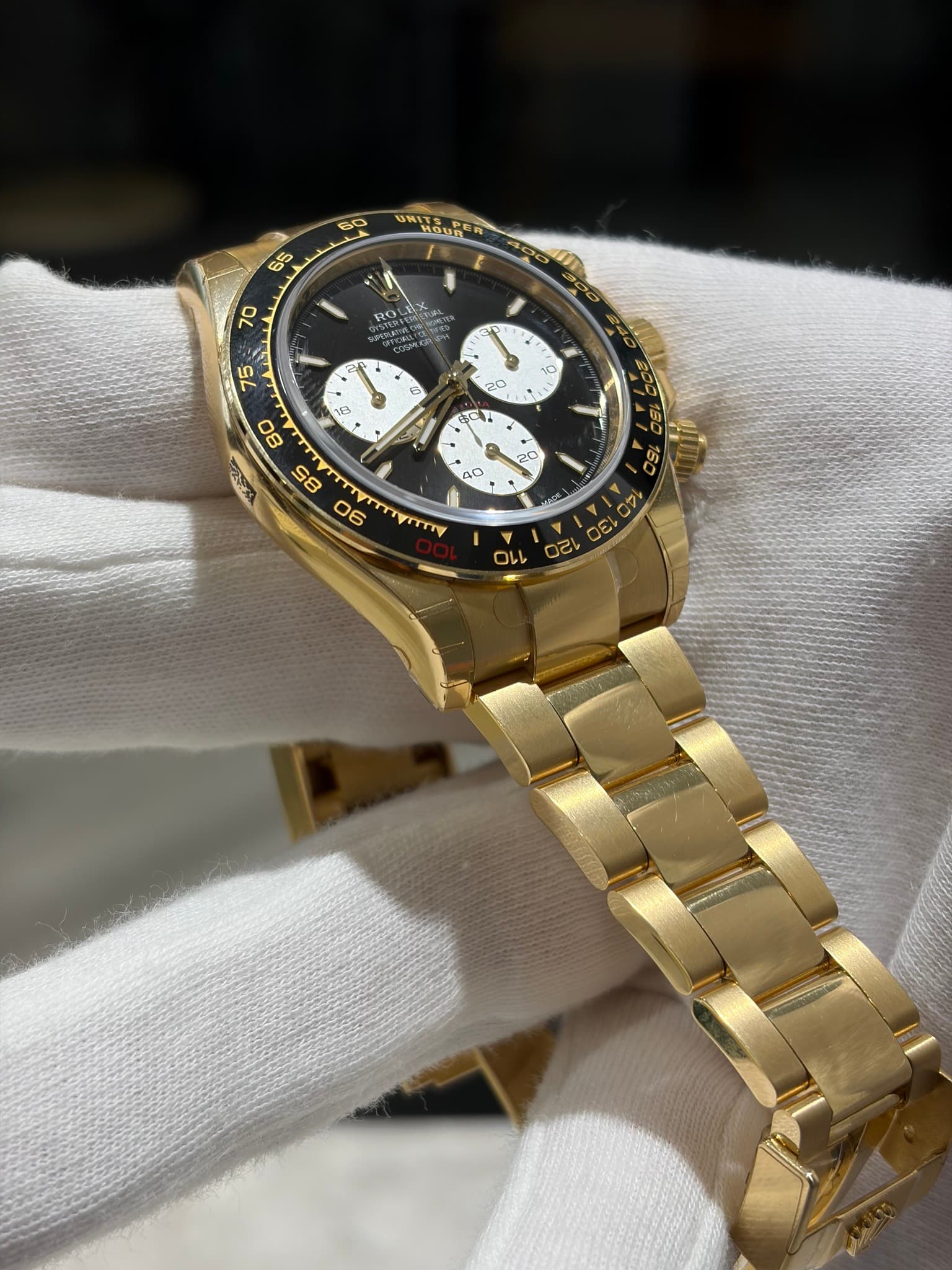 May be an image of wrist watch and text that says 'ማንች 65 70 05 mn ክርር - A C O 0 2 10 1ማ B 20 ርጋን گر ወ. 0 0 ك 1 V 11 DeL ዩ JCb'