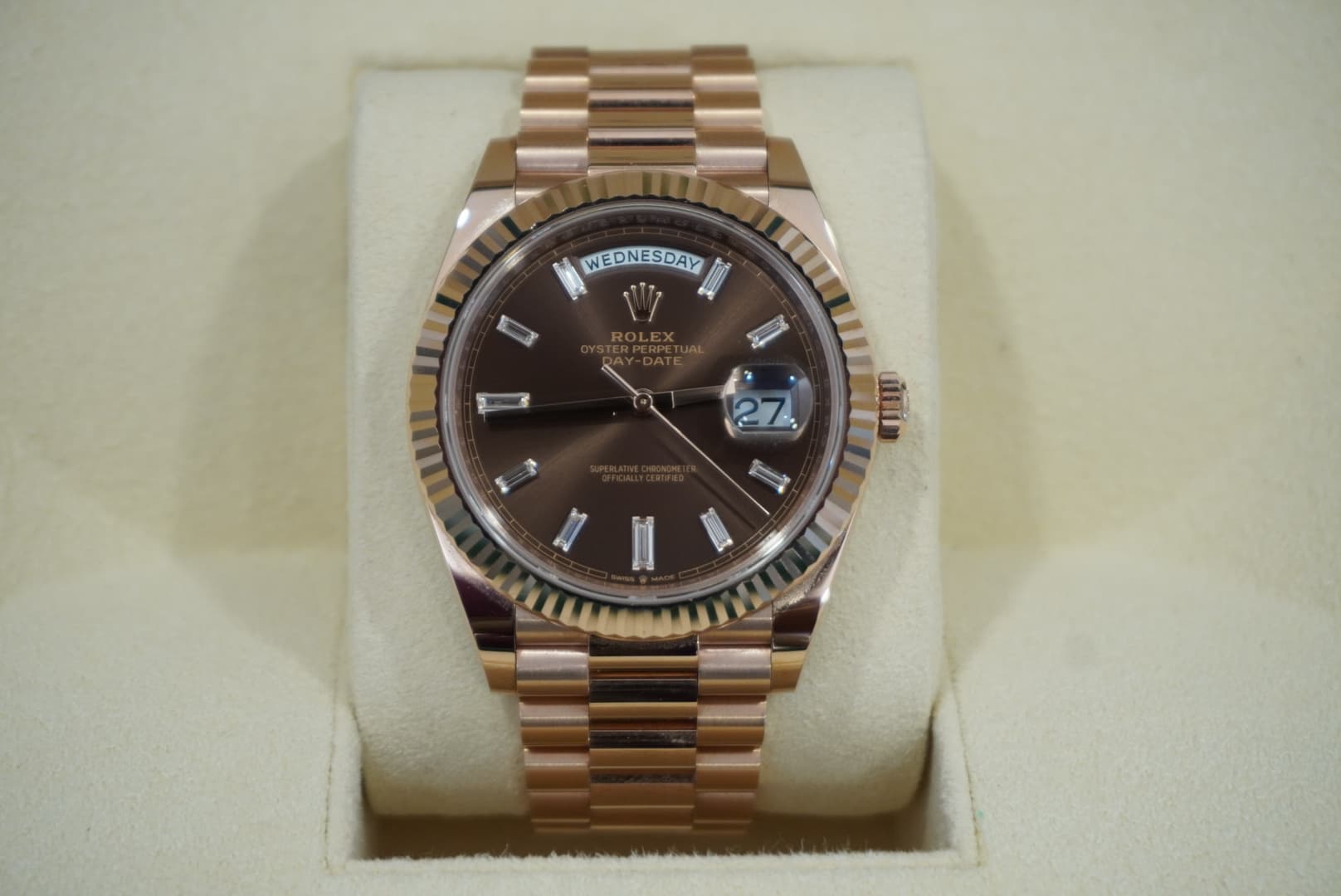 May be an image of wrist watch and text that says 'WEDNESDAY K な 5 (2z Tni'