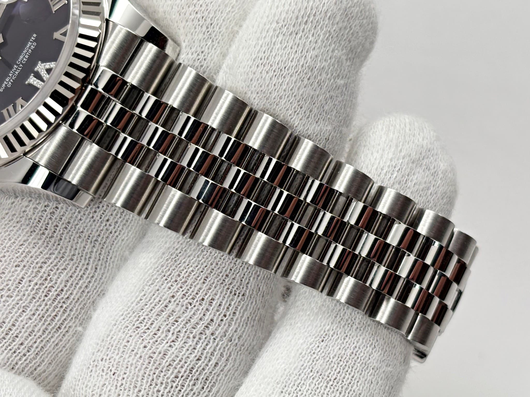May be an image of wrist watch and text that says 'KRONONER ERTIFIED A II II II II III III'