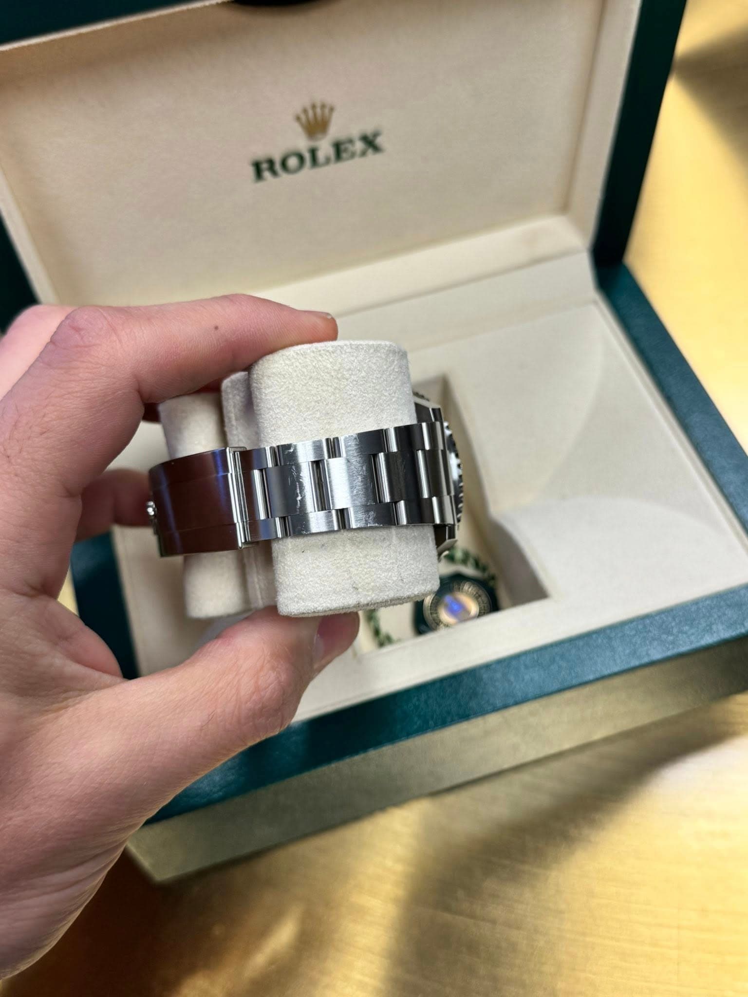 May be an image of wrist watch and text that says 'ROLEX 1i ROLEX'