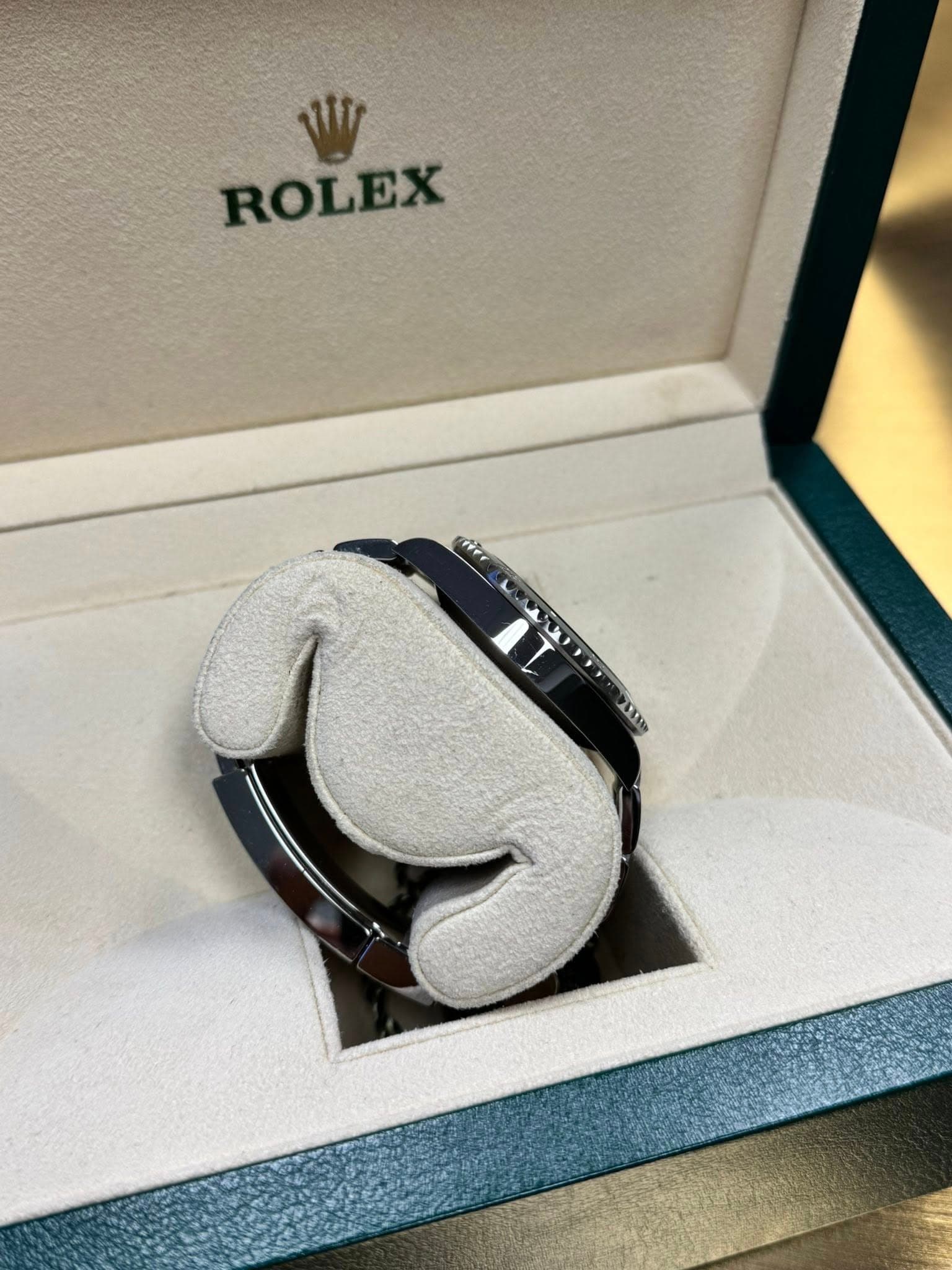 May be an image of wrist watch and text that says 'ROLEX טד VIR'
