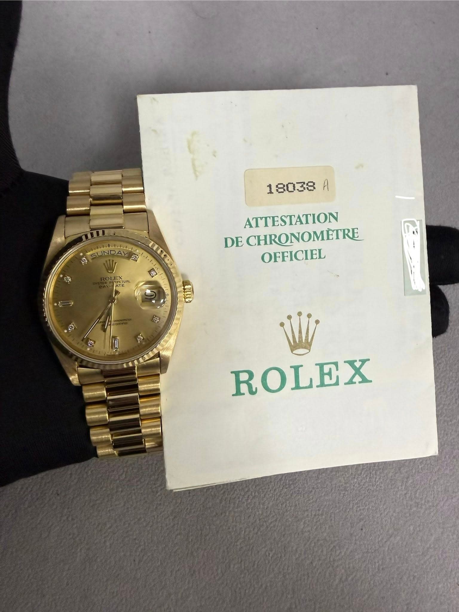 May be an image of wrist watch and text that says '18038 A TLL. SUNDAY S ATE MELNA ATTESTATION DE CHRONOMETRE OFFICIEL A ROLEX'