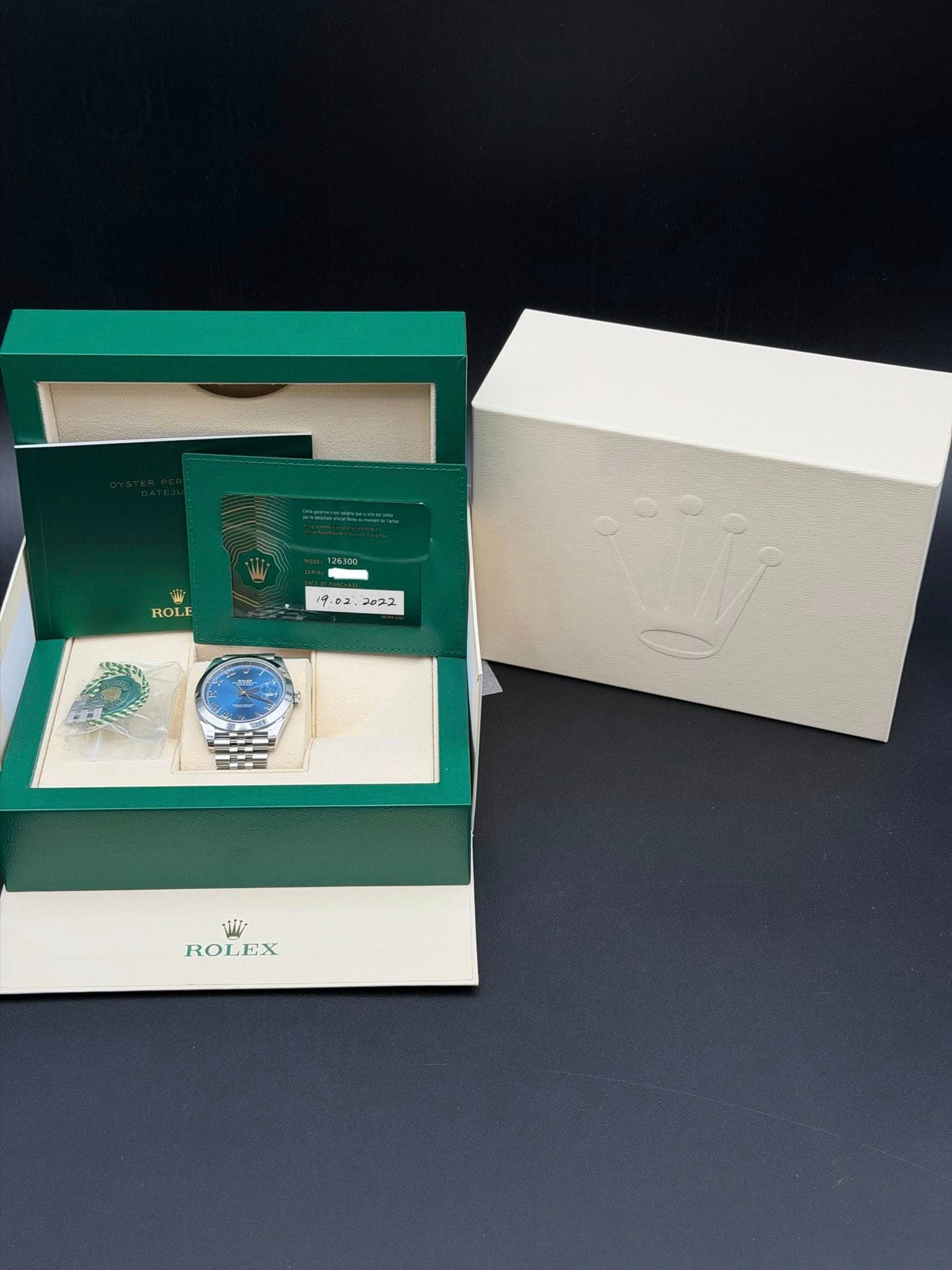 May be an image of wrist watch and text that says 'ROLE ROLEX تش ROLEX'