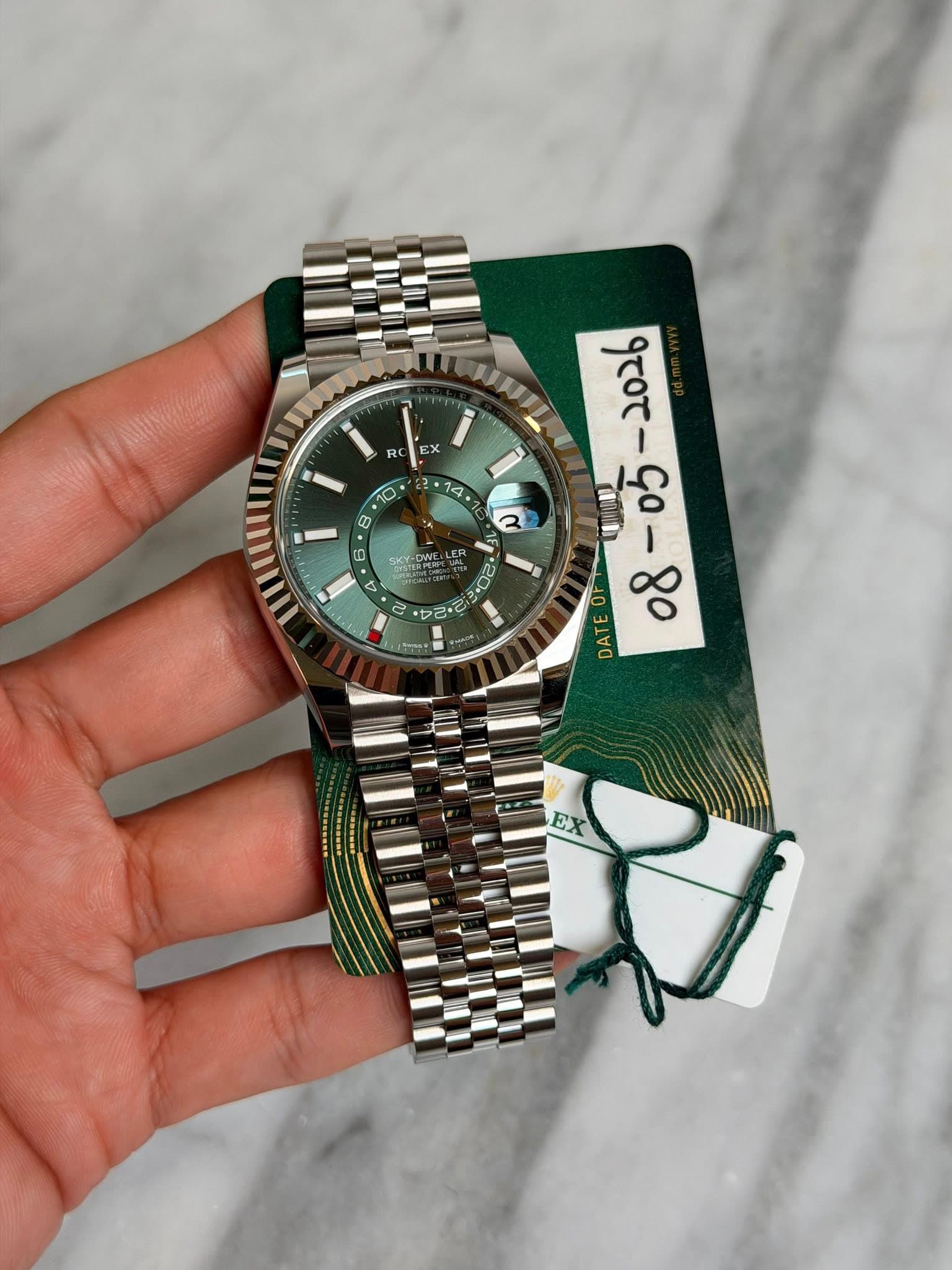 May be an image of wrist watch and text that says 'i R 10 * 8 6 SKY-DW 5a E 1 স 20 2 ไกว ល a EX አአማ o8 DAT EX'